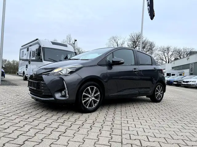 Toyota Yaris 1.5 Team D *Navi Sitzh. Kamera Alu Klima*