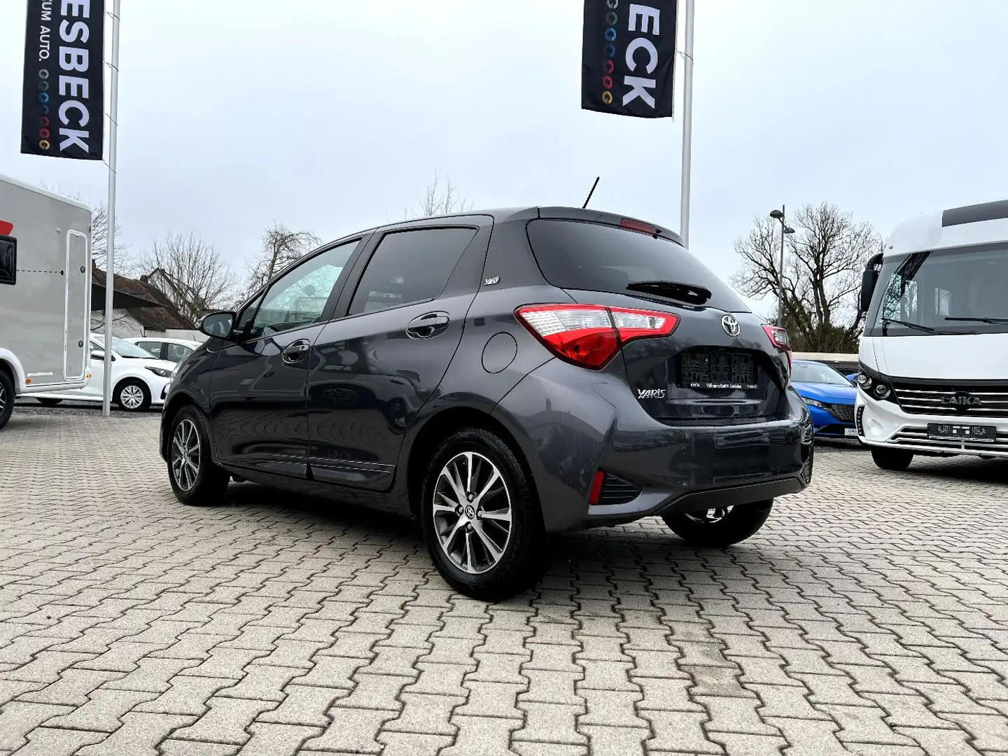 Toyota Yaris 1.5 Team D *Navi Sitzh. Kamera Alu Klima* Gris - 2