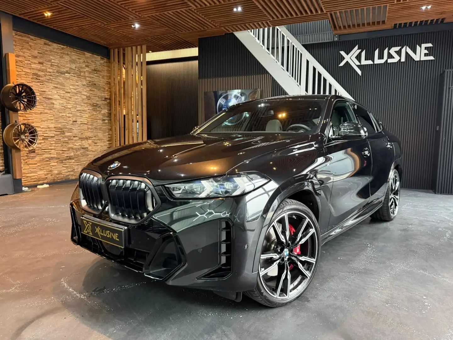 BMW X6 XDrive30d M SPORTPAKKET LUFT LED PANO HUD SILVERST Zwart - 1