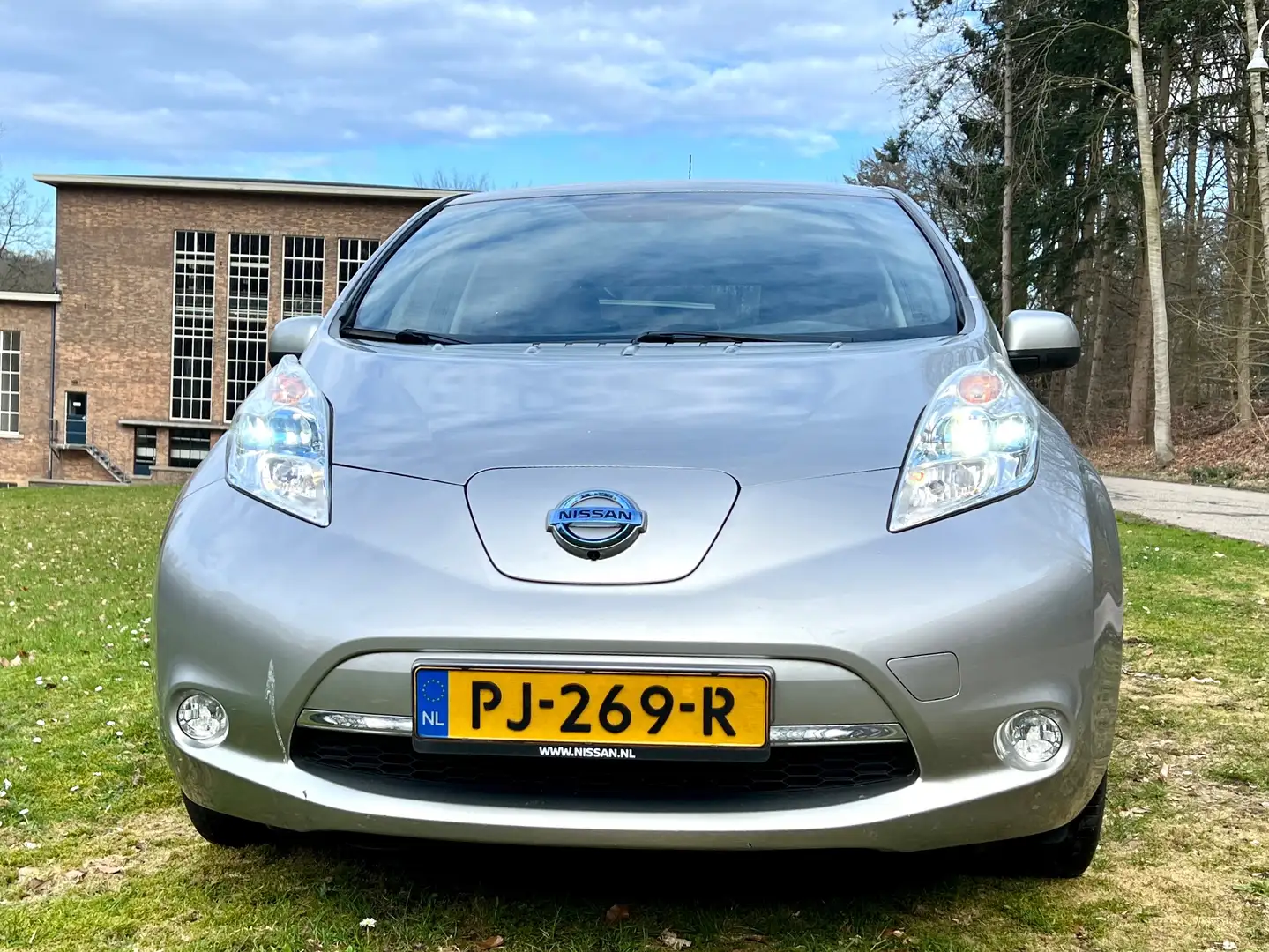 Nissan Leaf Business Edition 30 kWh srebrna - 2
