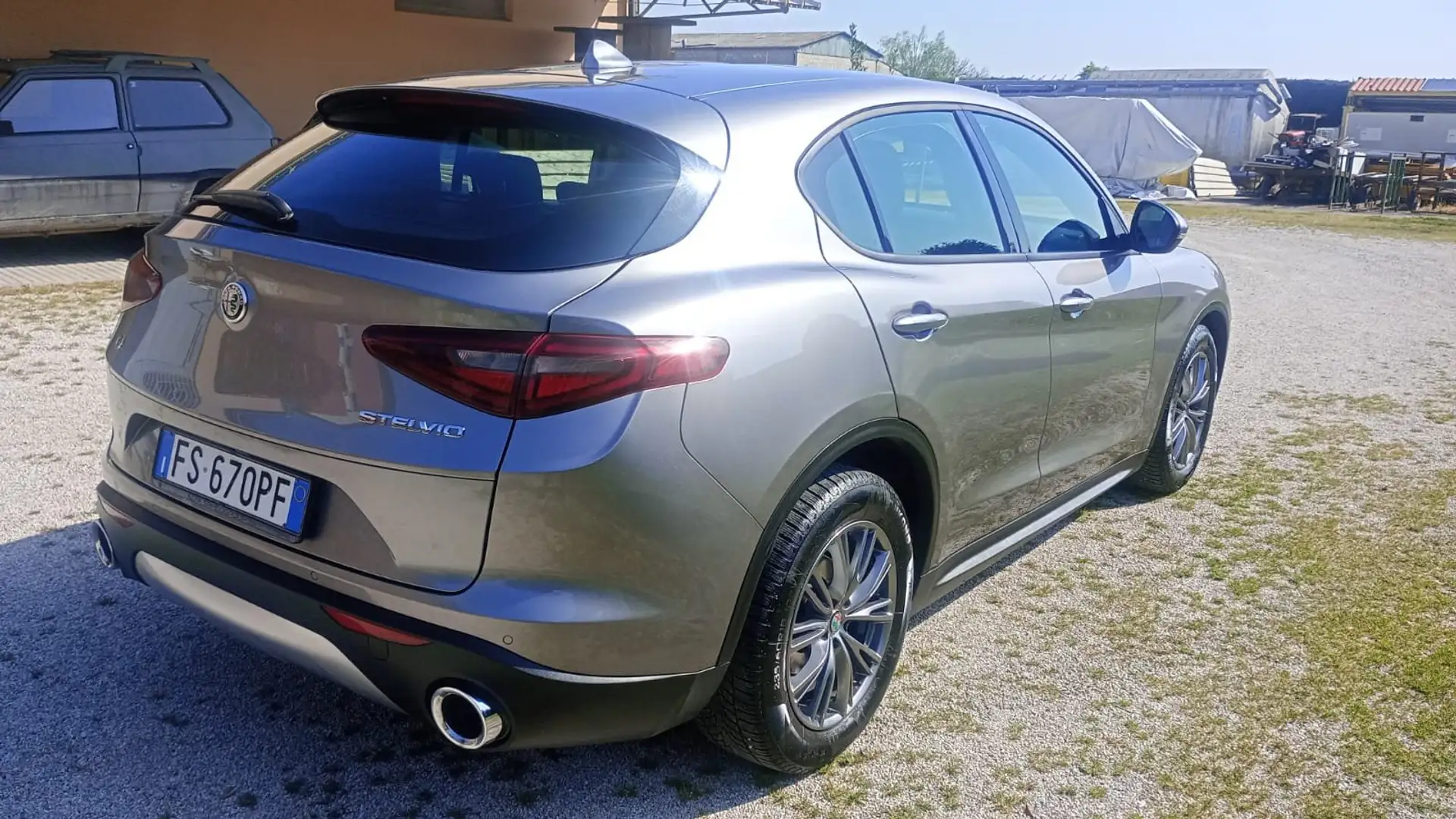 Alfa Romeo Stelvio Stelvio 2.2 t Executive rwd 180cv auto Grigio - 2