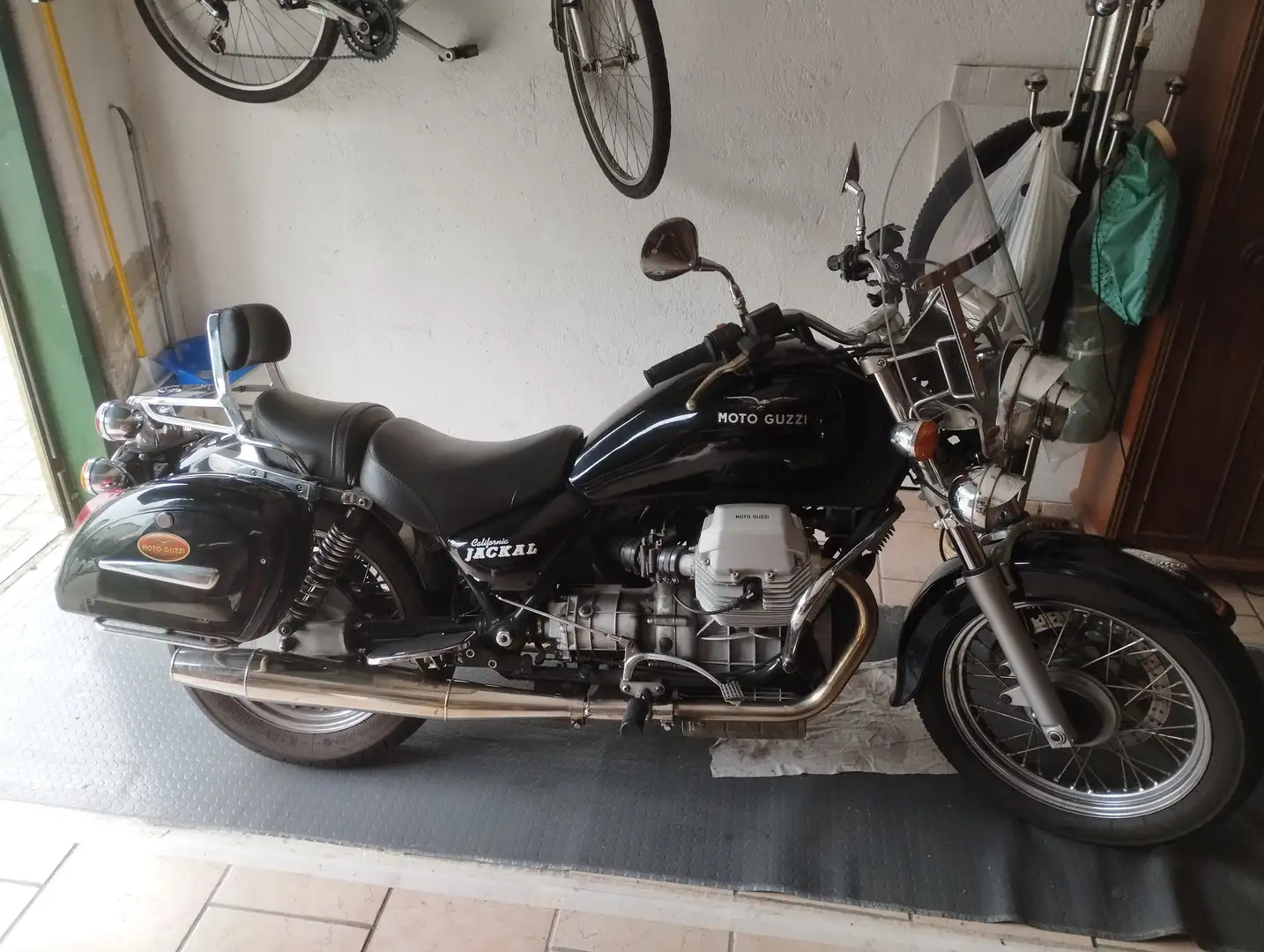 Moto Guzzi California 1100 Jackal Negro - 2