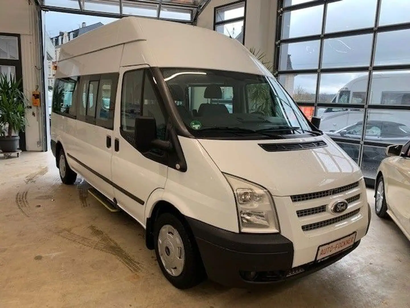 Ford Transit 2.2 TDCi extrahoch lang Lift Systemboden Biały - 1