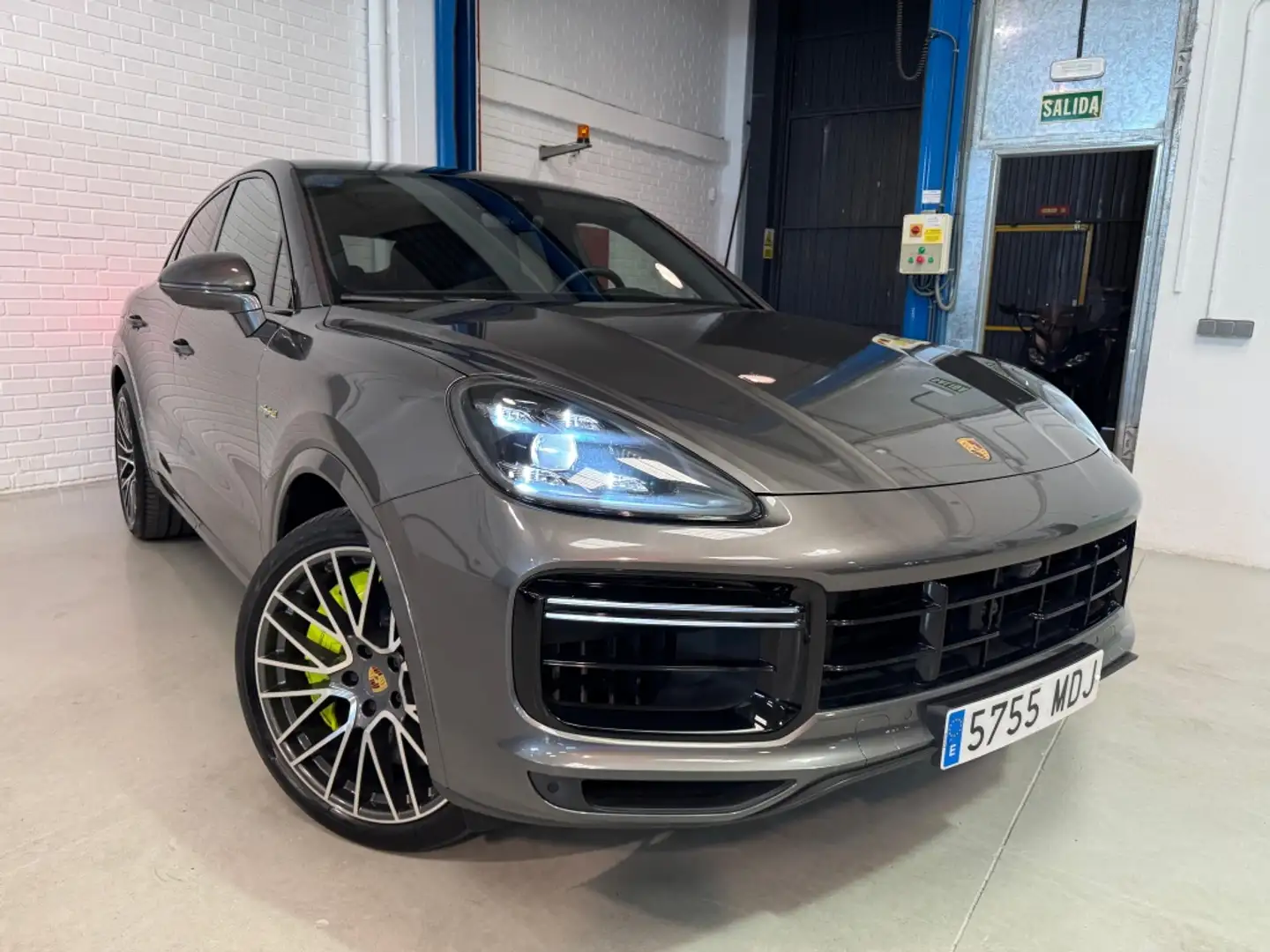 Porsche Cayenne Turbo S E-Hybrid Coupé Aut. Gris - 2