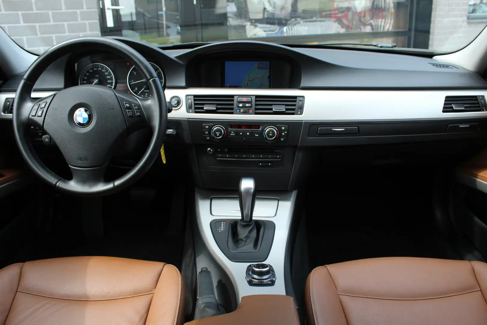 BMW 318 3-serie Touring 318i Luxury Line / Leer / Automaat Zwart - 2