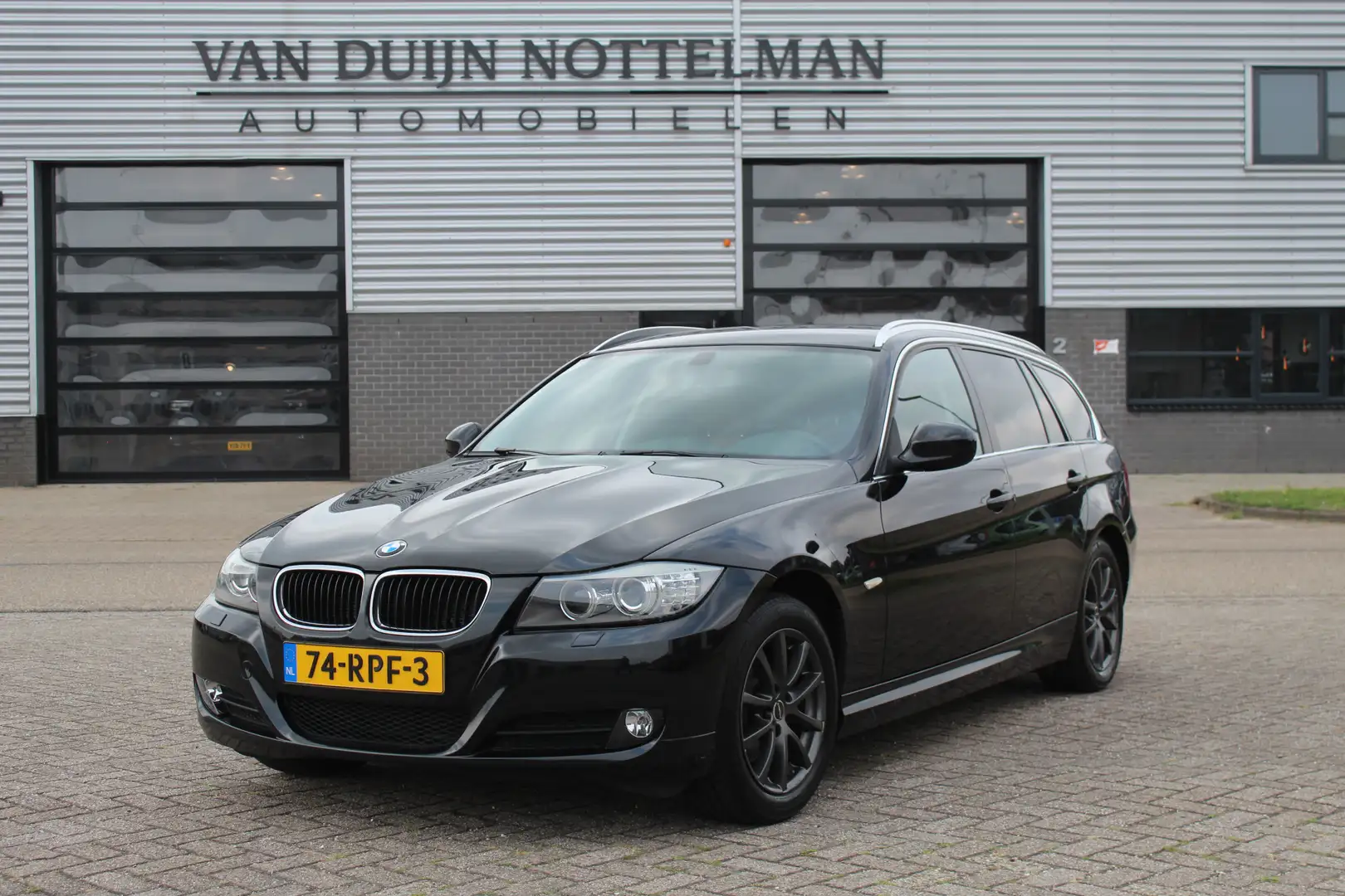 BMW 318 3-serie Touring 318i Luxury Line / Leer / Automaat Zwart - 1