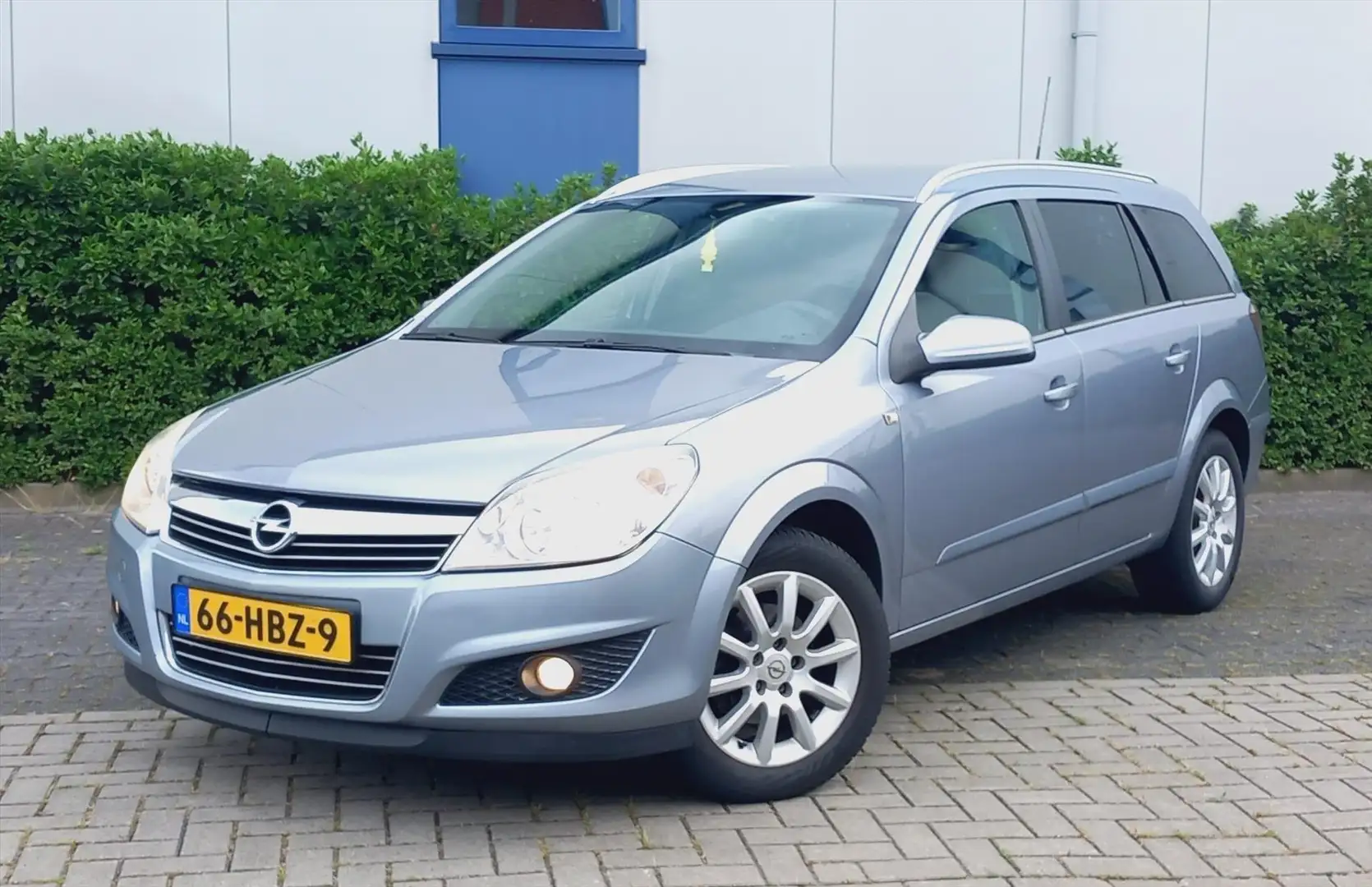 Opel Astra 1.6 16V ST.WGN 85KW Temptation Blauw - 1