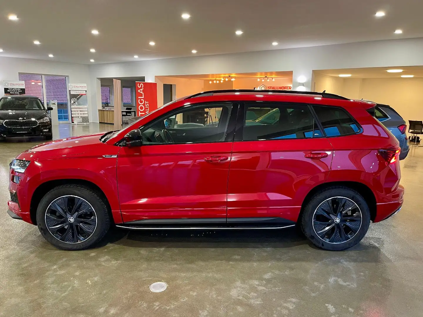 Skoda Karoq Sportline CANTON 4xSHZ AHK 5Jahre Garantie Rot - 2