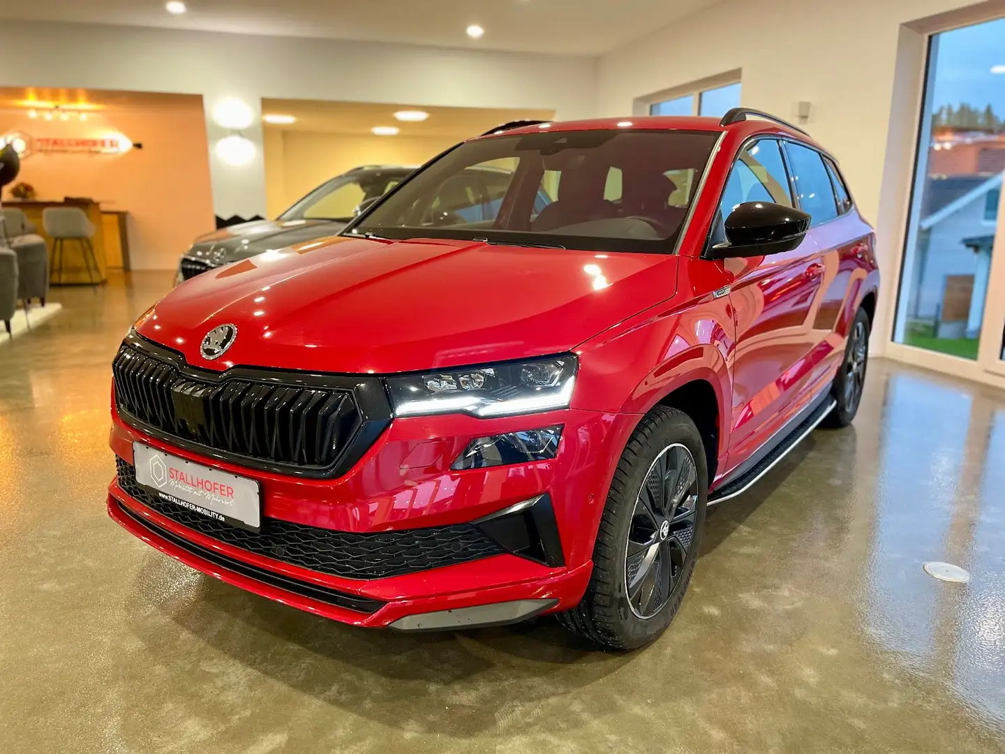 Skoda Karoq Sportline CANTON 4xSHZ AHK 5Jahre Garantie Rot - 1