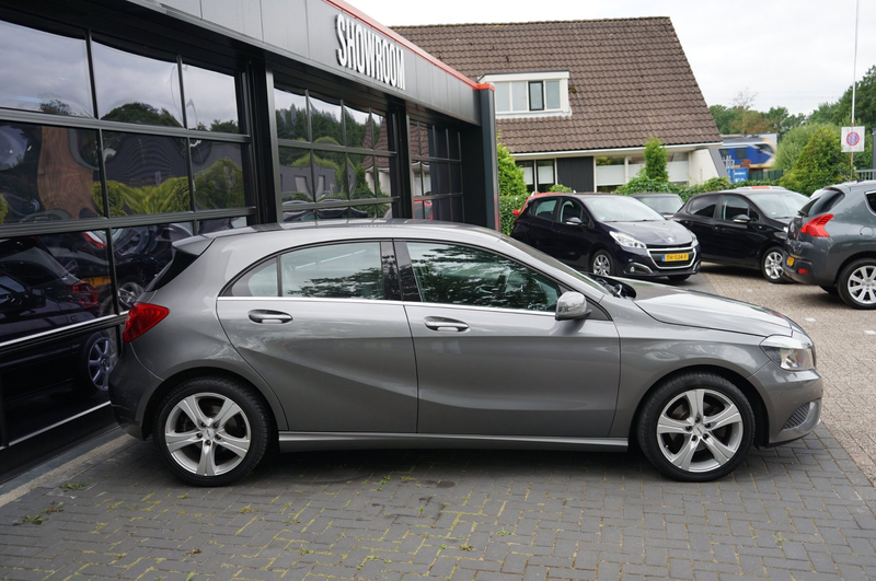 Mercedes-Benz A 180 Navi, PDC, Sportstoelen, Airco, CC, Zwarte hemel — photo 5