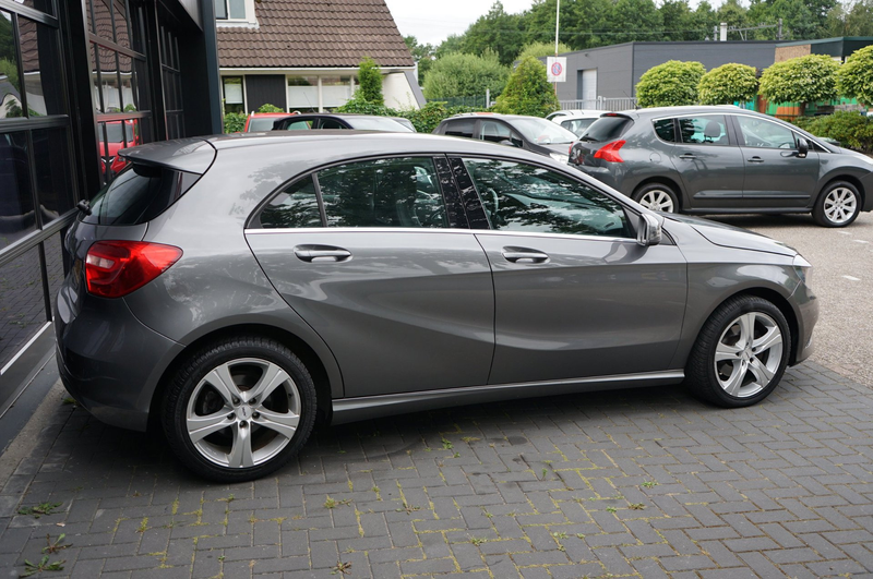 Mercedes-Benz A 180 Navi, PDC, Sportstoelen, Airco, CC, Zwarte hemel — photo 4