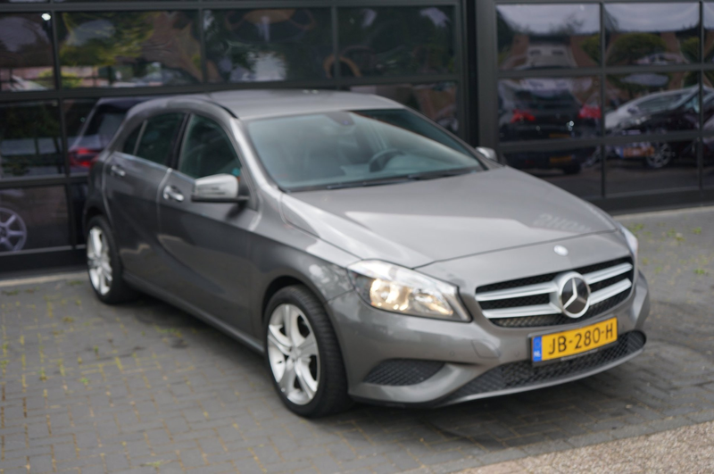 Mercedes-Benz A 180 Navi, PDC, Sportstoelen, Airco, CC, Zwarte hemel — photo 6