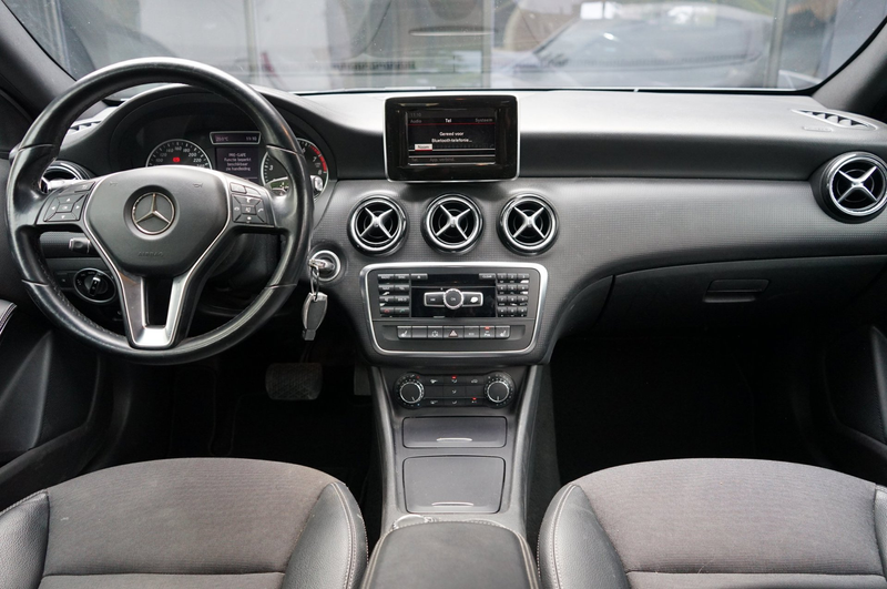 Mercedes-Benz A 180 Navi, PDC, Sportstoelen, Airco, CC, Zwarte hemel — photo 2
