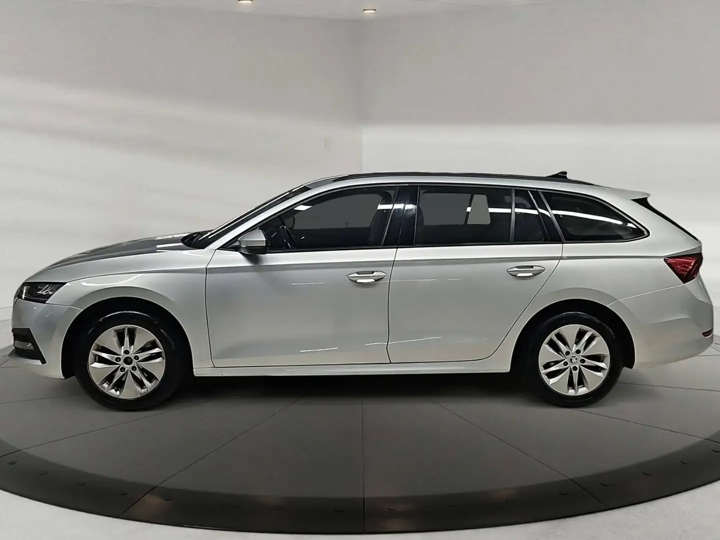 Skoda Octavia 2.0 TDI * 1. BESITZ * VIRTUAL COCKPIT * AHK * LED * KESSY-GO * LEASING * AUTOMATIK * Silber - 2