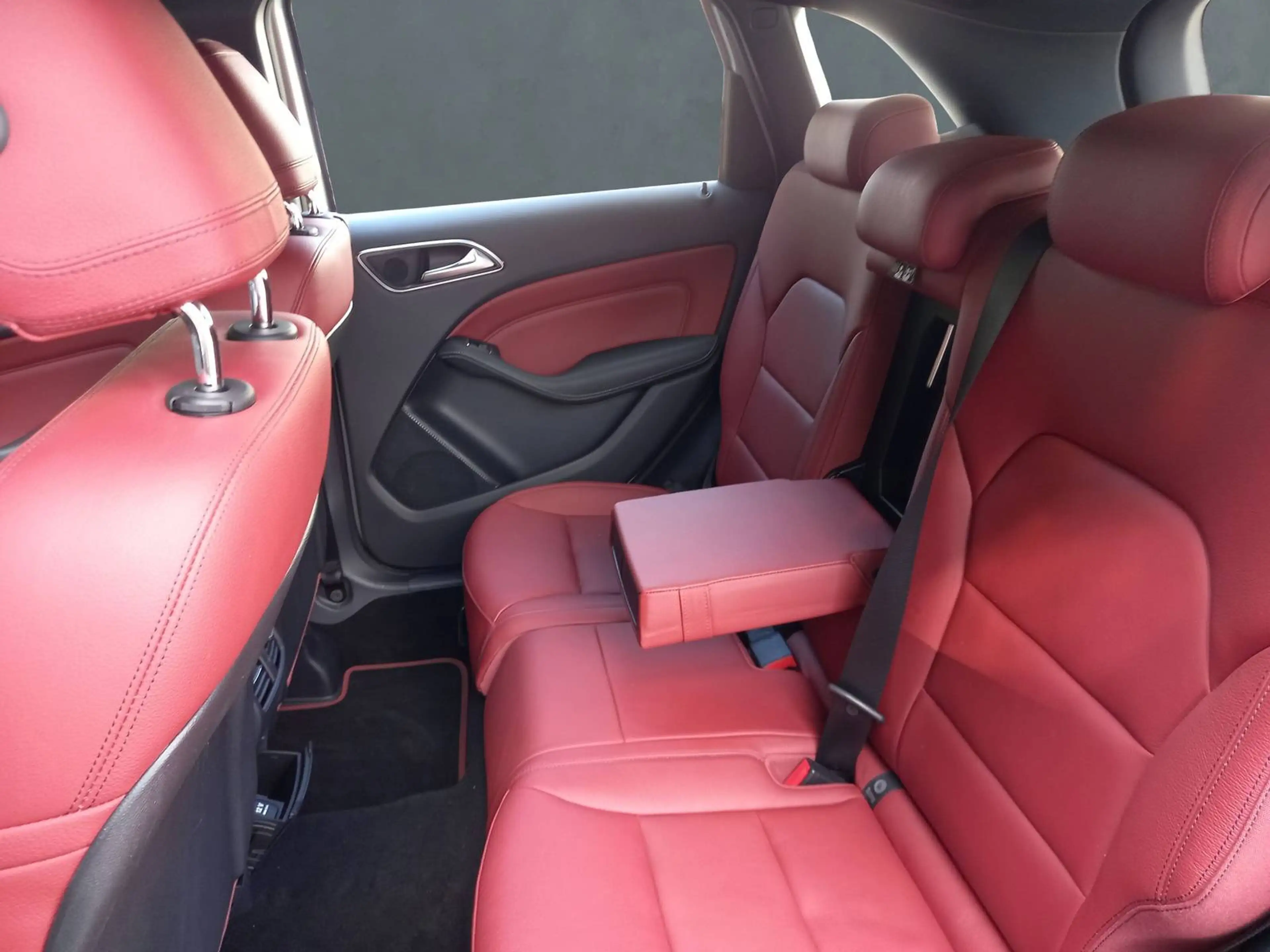 Mercedes-Benz B 220 B-Klasse Diesel d 4Matic 7G-DCT Style — photo 11