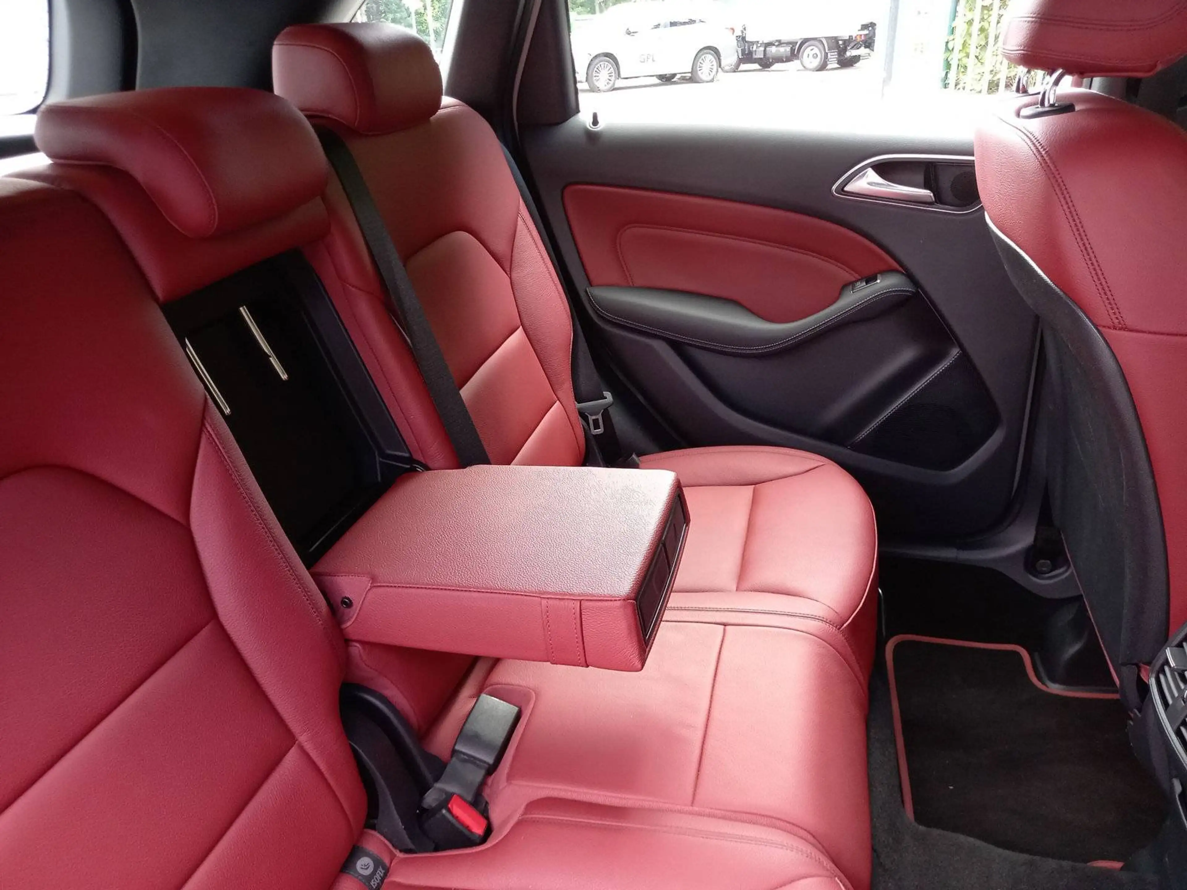 Mercedes-Benz B 220 B-Klasse Diesel d 4Matic 7G-DCT Style — photo 12