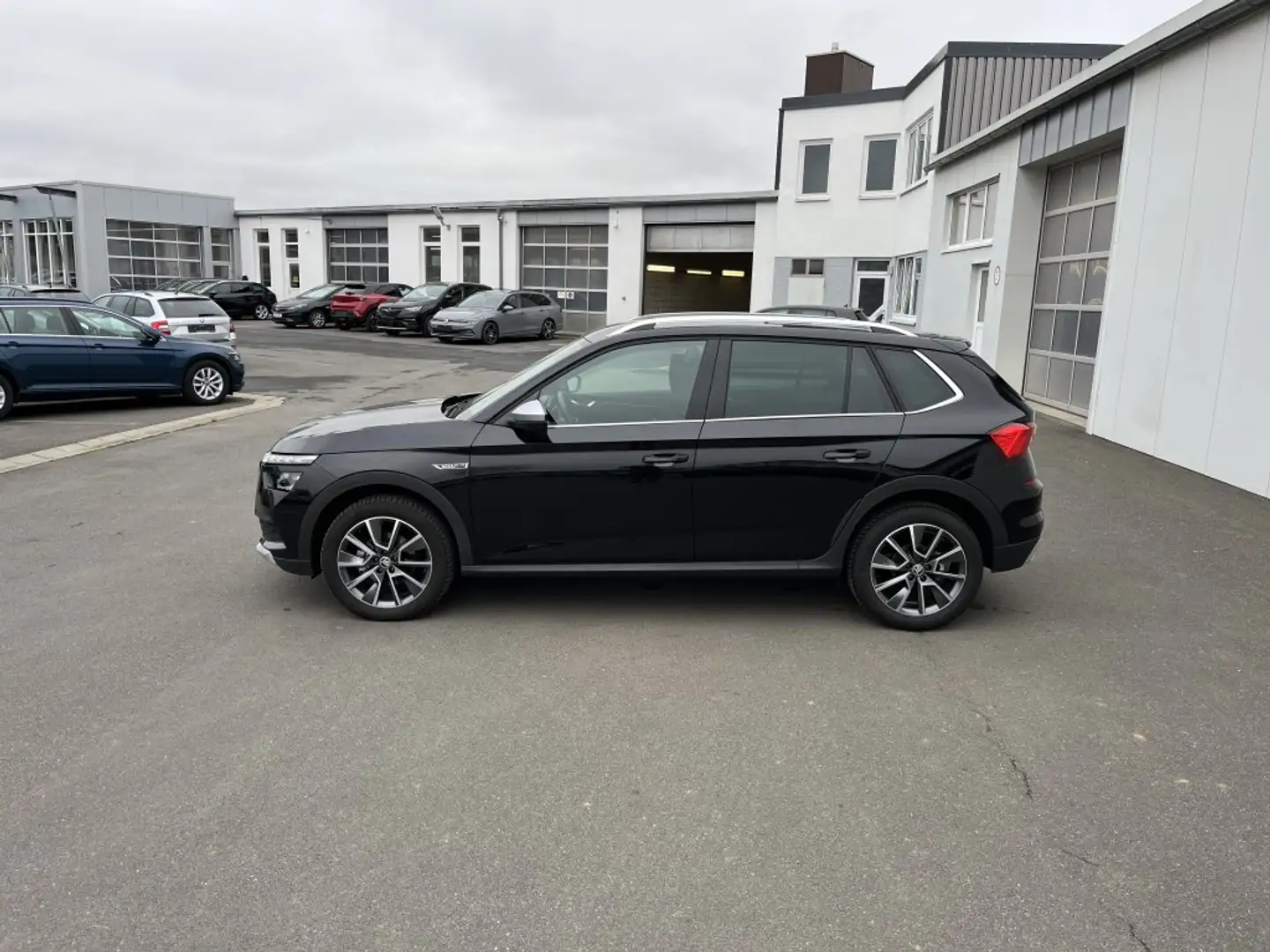 Skoda Kamiq 1.5 TSI DSG Scout 174€ m. 20% Anzahlung AHK Virt Black - 2