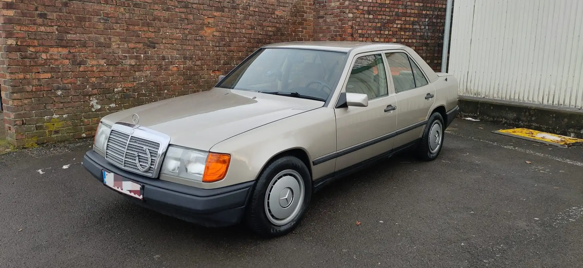 Mercedes-Benz E 230 - 1