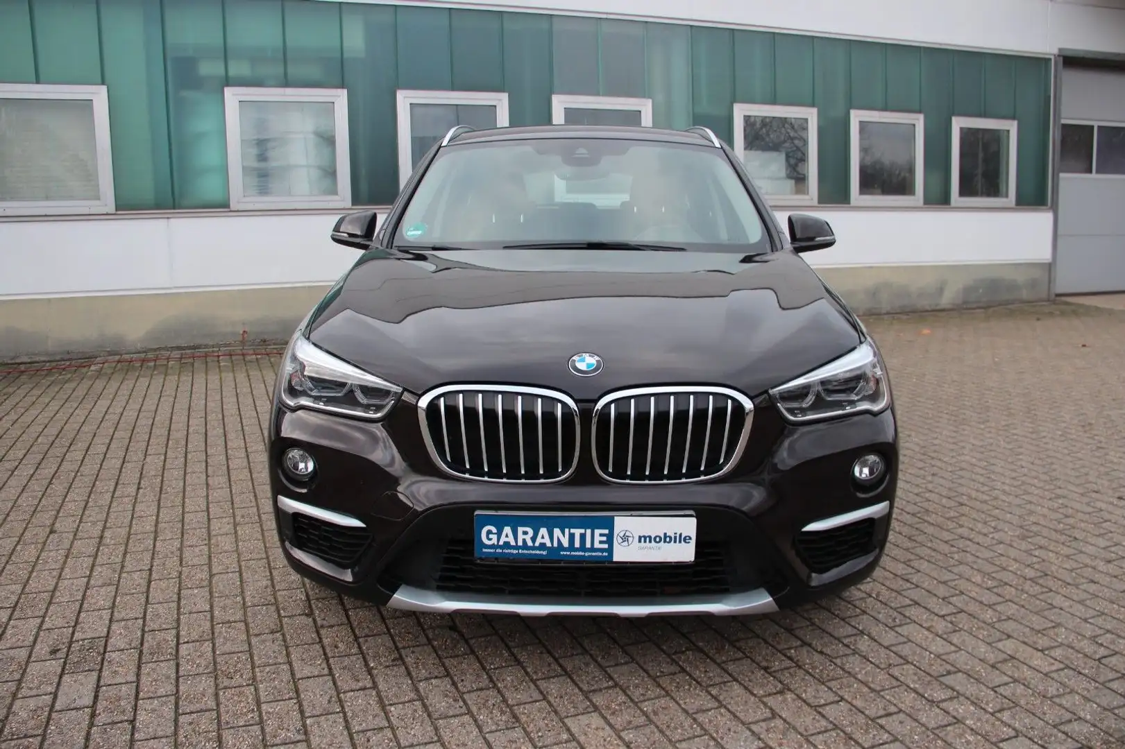 BMW X1 xDrive 20 i xLine, HUD, LED, Panorama, AHK Braun - 1