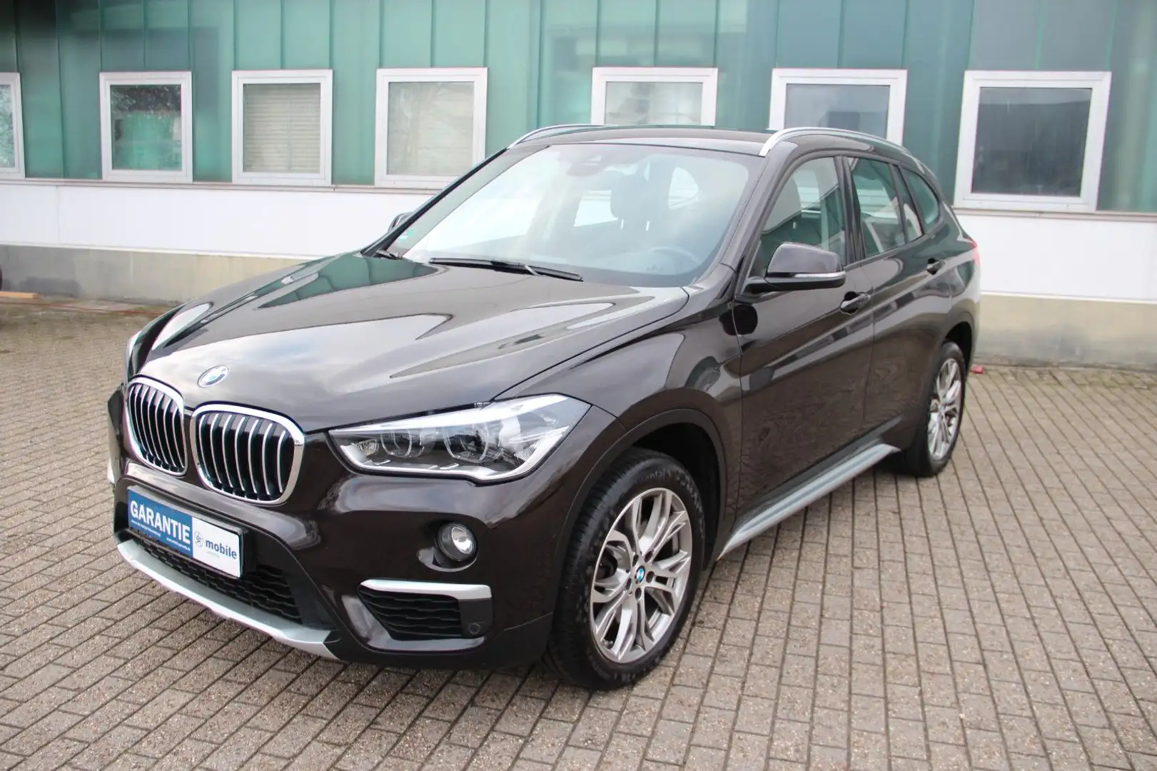BMW X1 xDrive 20 i xLine, HUD, LED, Panorama, AHK Braun - 2