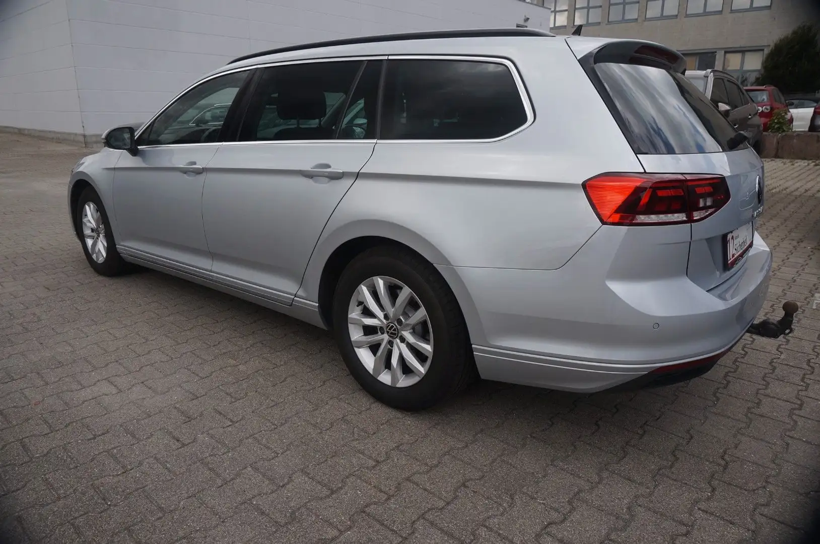 Volkswagen Passat Variant Passat Kom.R-Line*AUT*AHK*NAV*TOTWINK*ACC*KAMERA Silber - 2
