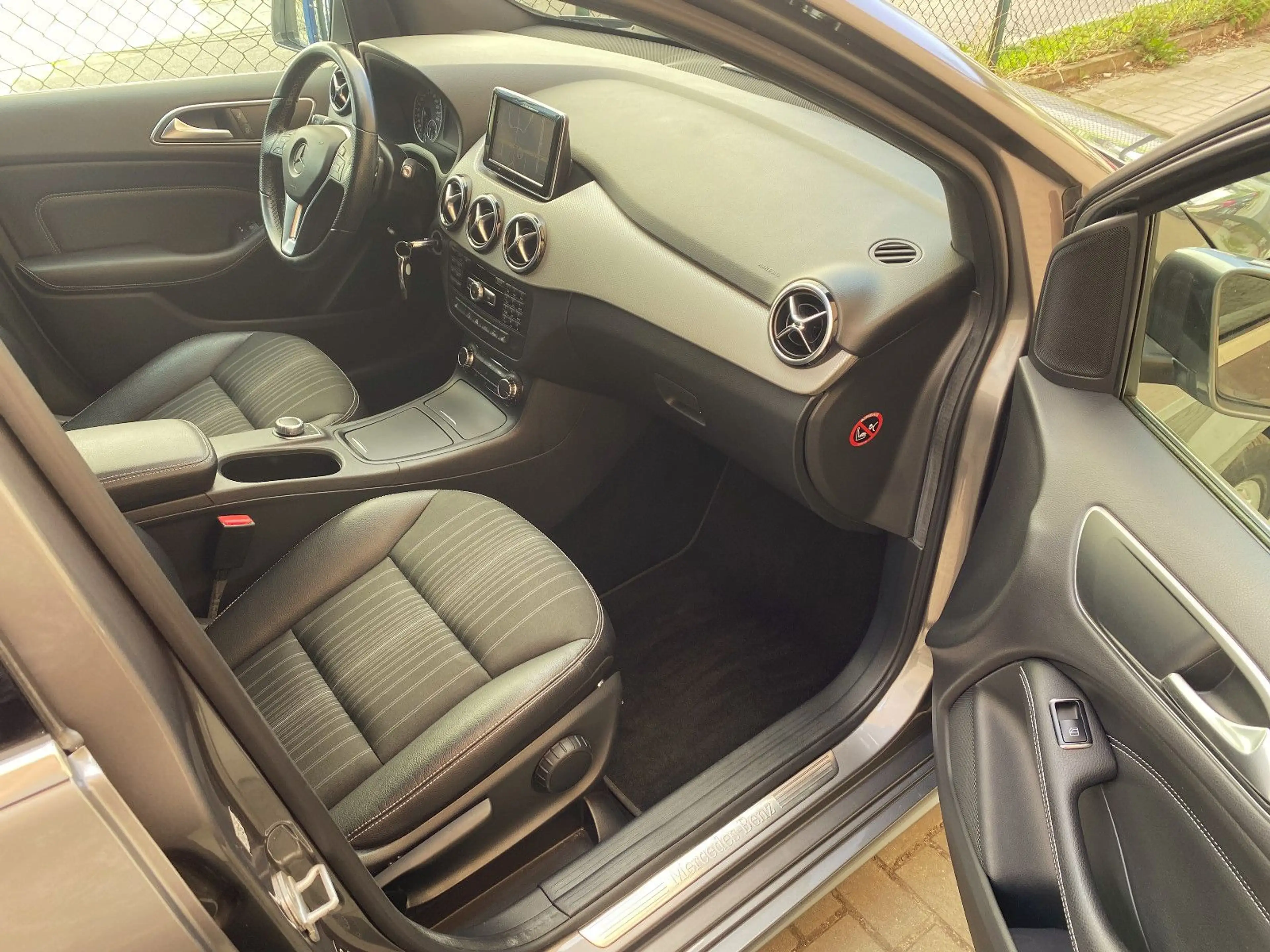 Mercedes-Benz B 180 CDI Automatik, Xenon, Teilleder, Navi!!! — photo 12
