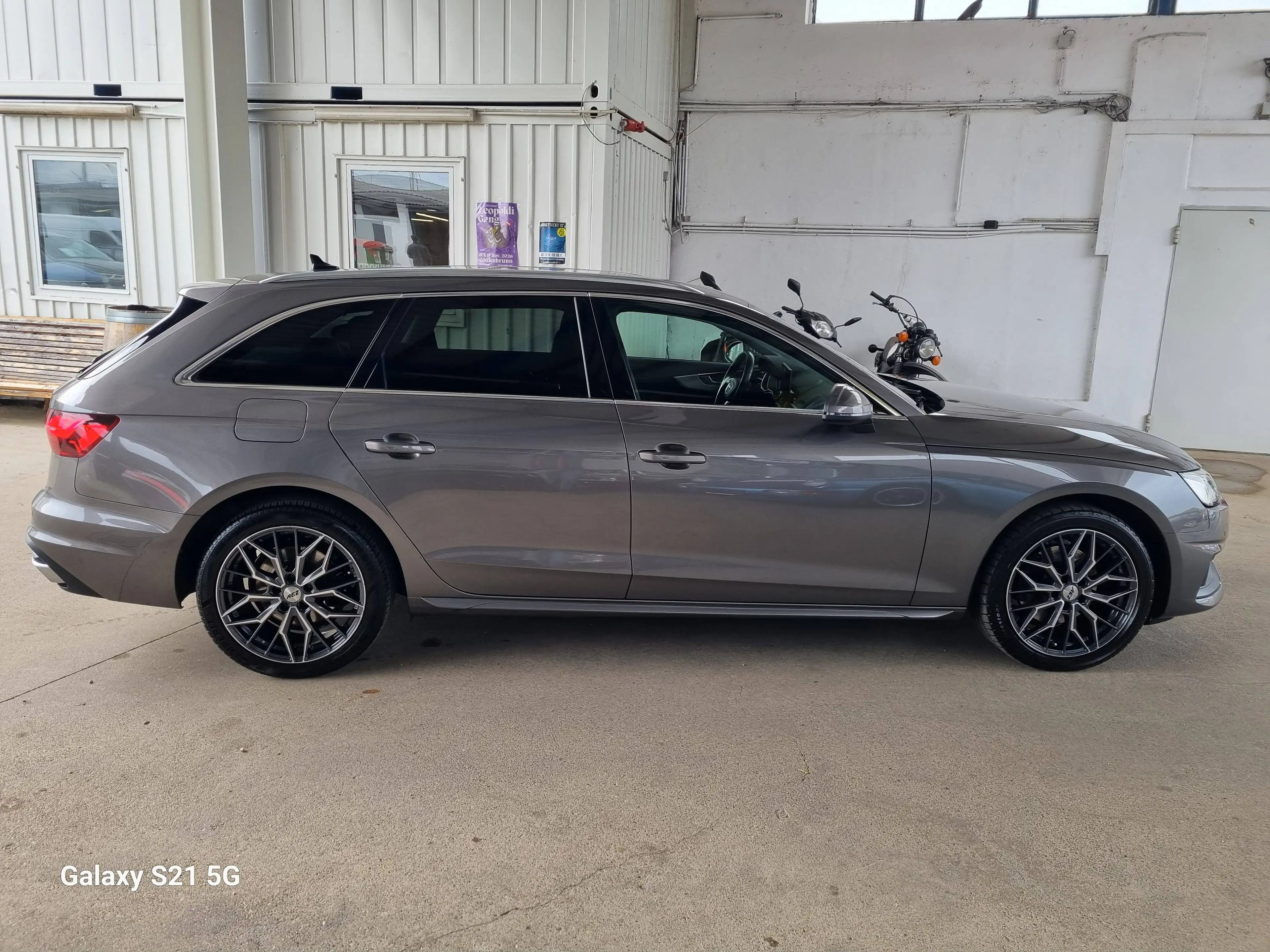 Audi A4 35 TDI Avant S-Tronic - Topzustand! — photo 4