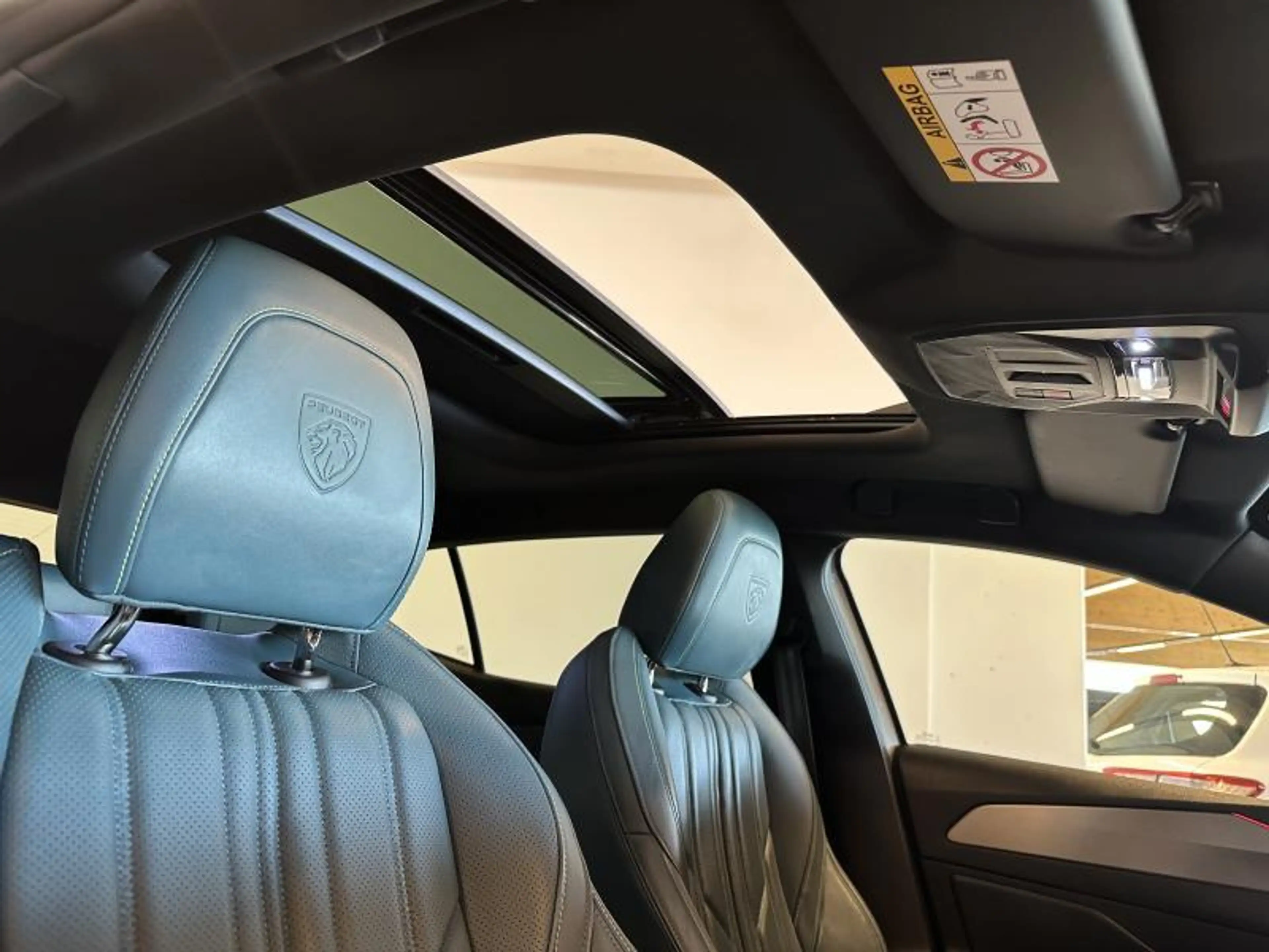 Peugeot 408 GT 1.2 BENZINE 130 EAT 8 — photo 9