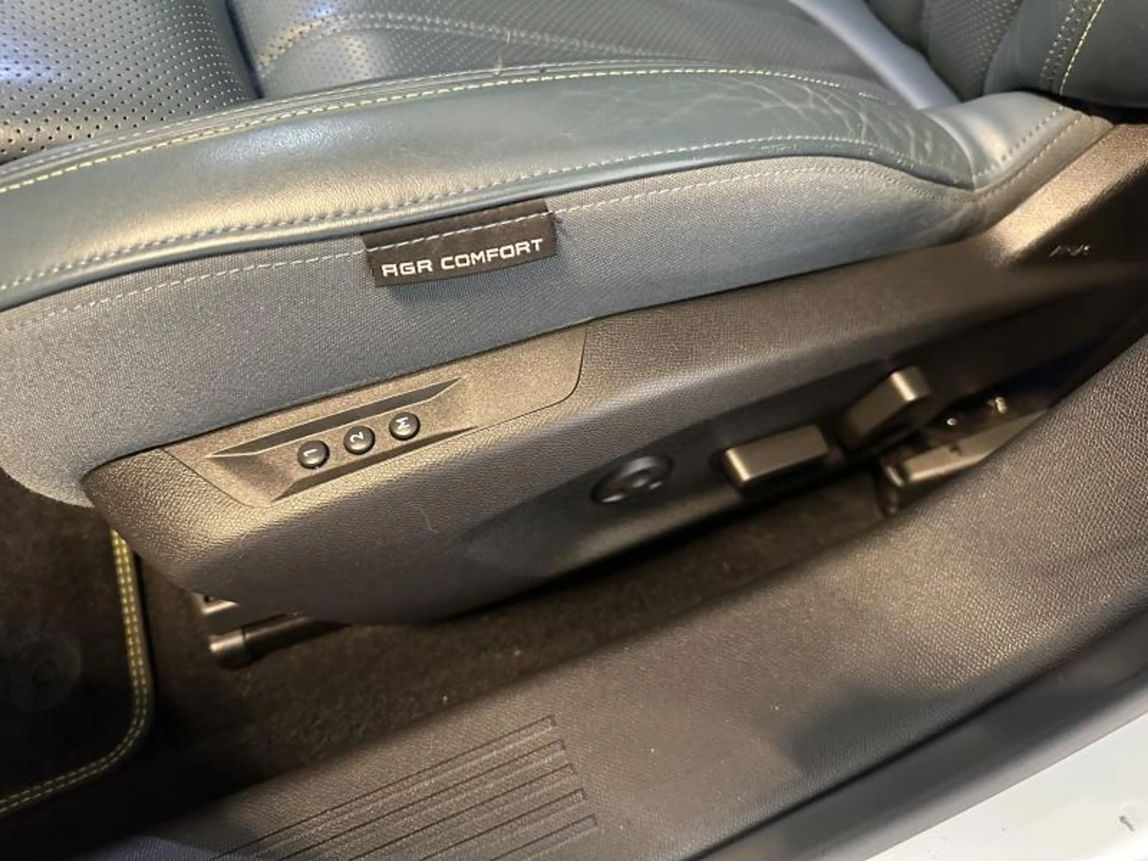 Peugeot 408 GT 1.2 BENZINE 130 EAT 8 — photo 8
