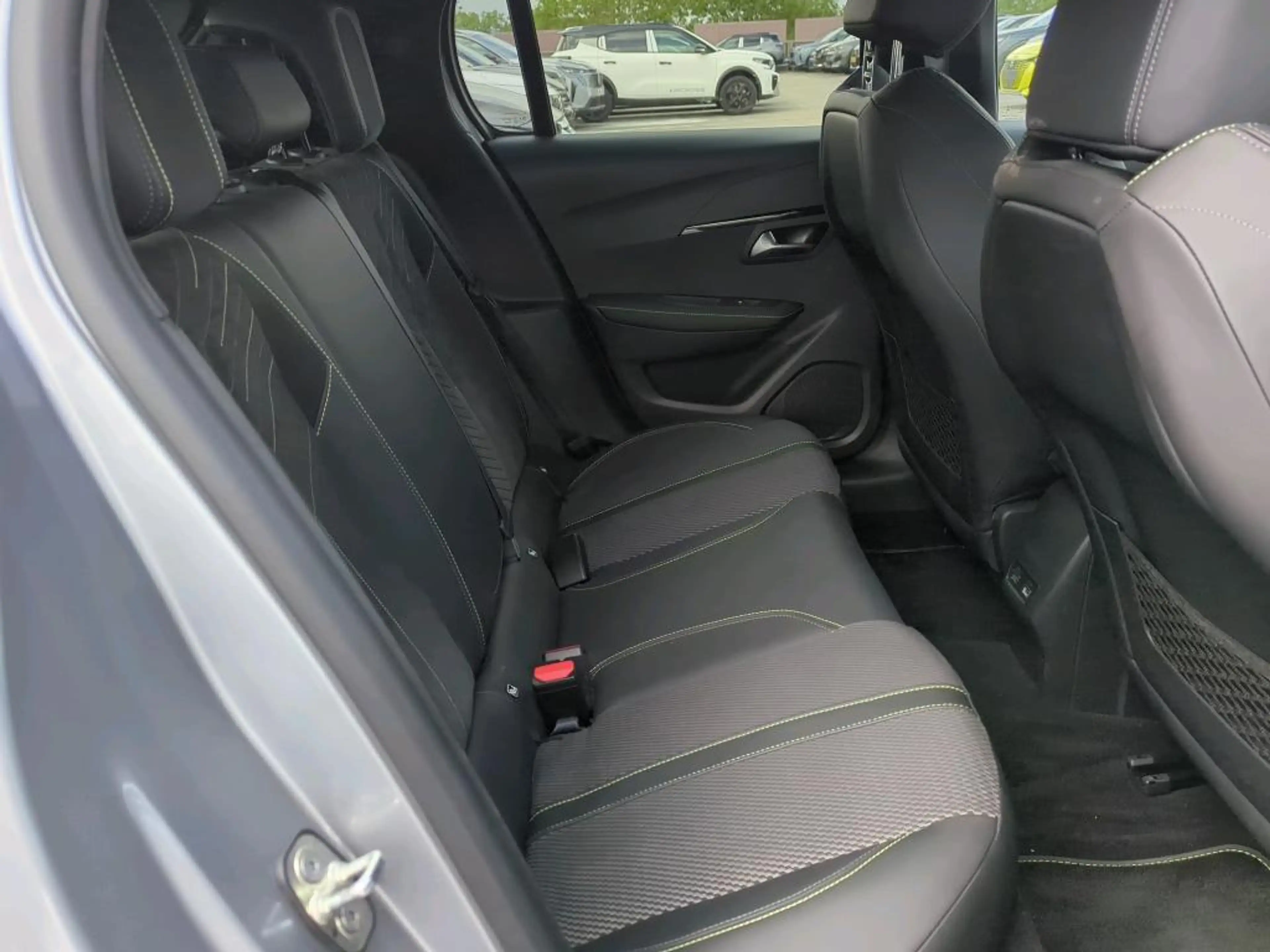 Peugeot e-208 EV GT 51 kWh | Fase 3 laden | Luxe stoelen | Massa — photo 10