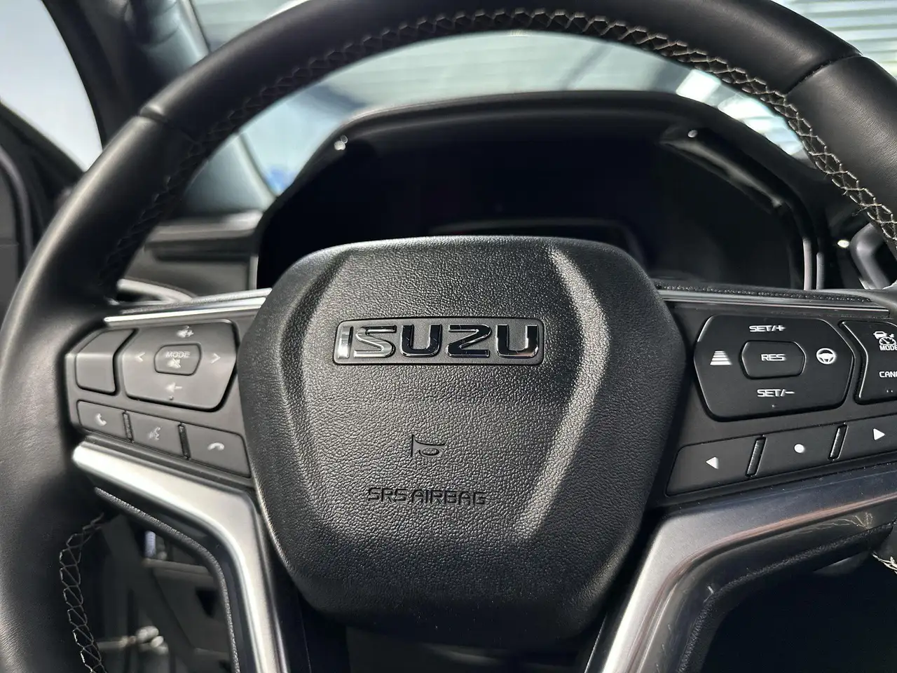 Isuzu D-Max 2024 — фото 30