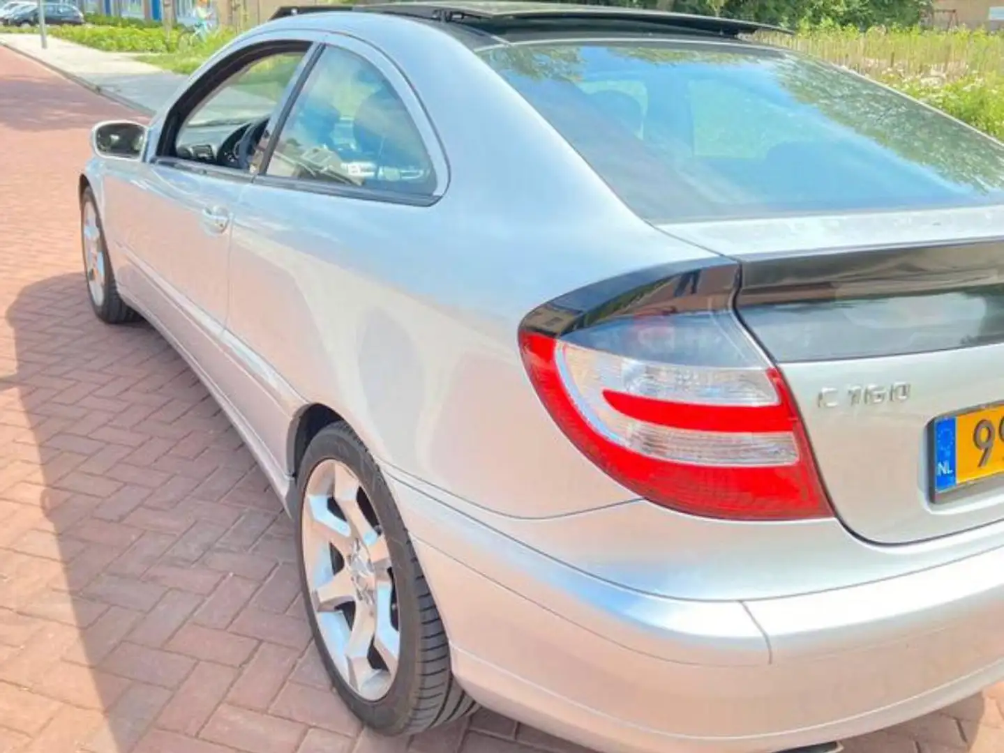 Mercedes-Benz C 160 Sport coupé Zilver - 2