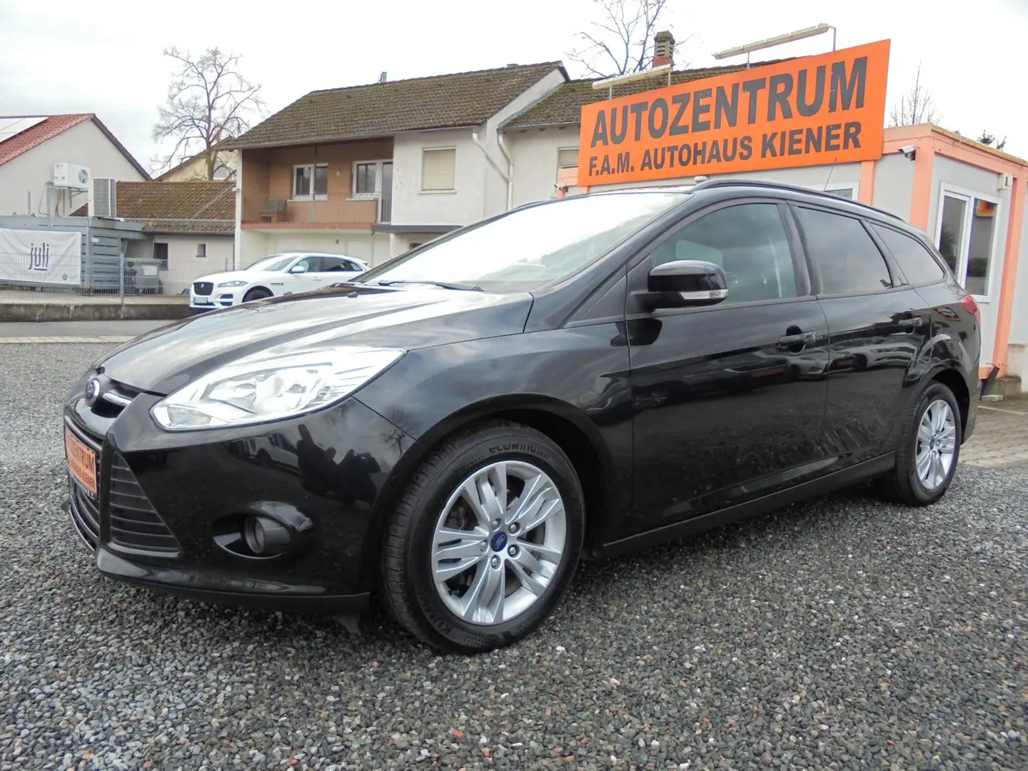 Ford Focus Kombi Klima*AHK*EPH*USB*Zahnriemen Neu Noir - 1