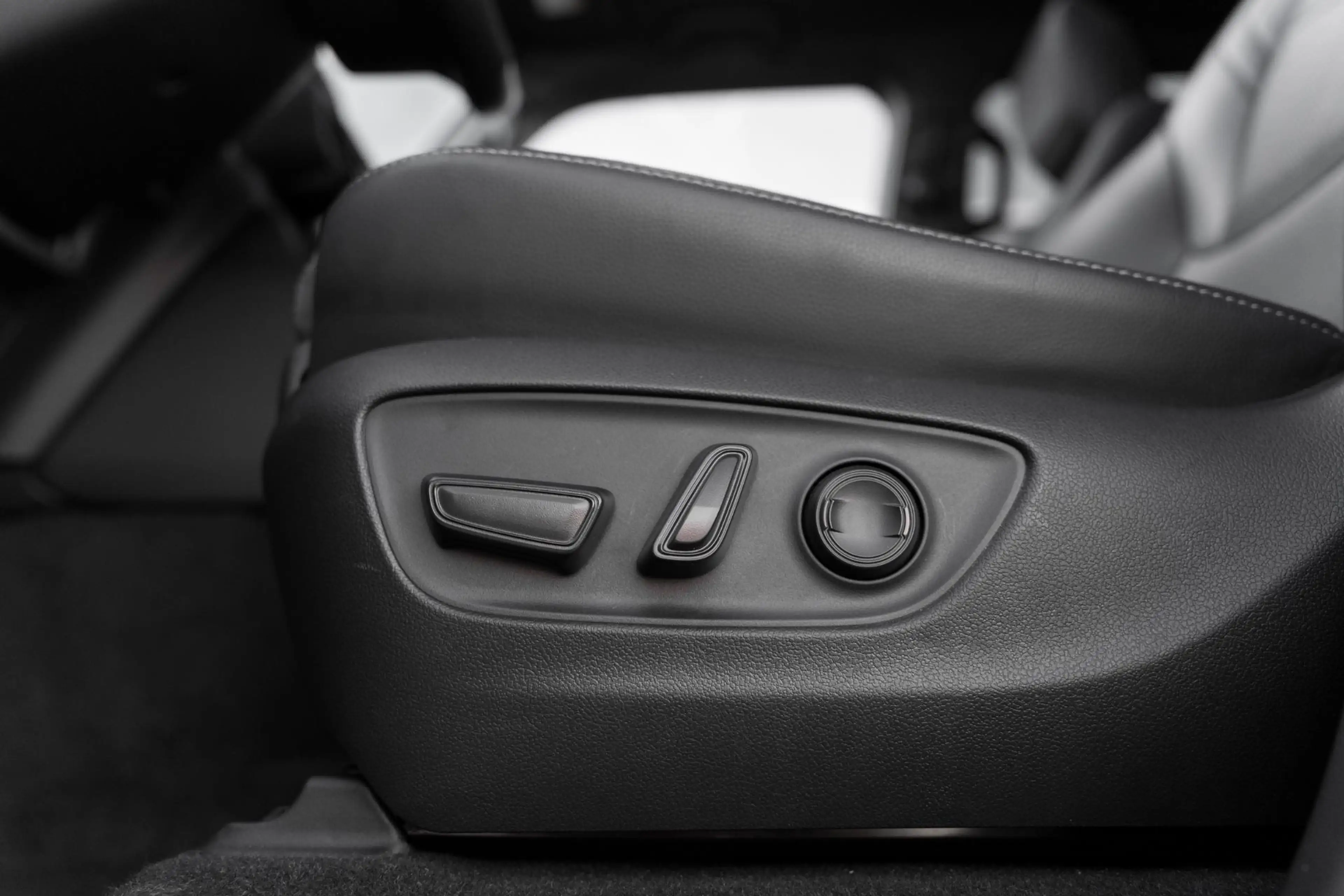 Toyota Land Cruiser 2.8 D-4D Standard Roof Window Van Navigator — photo 15