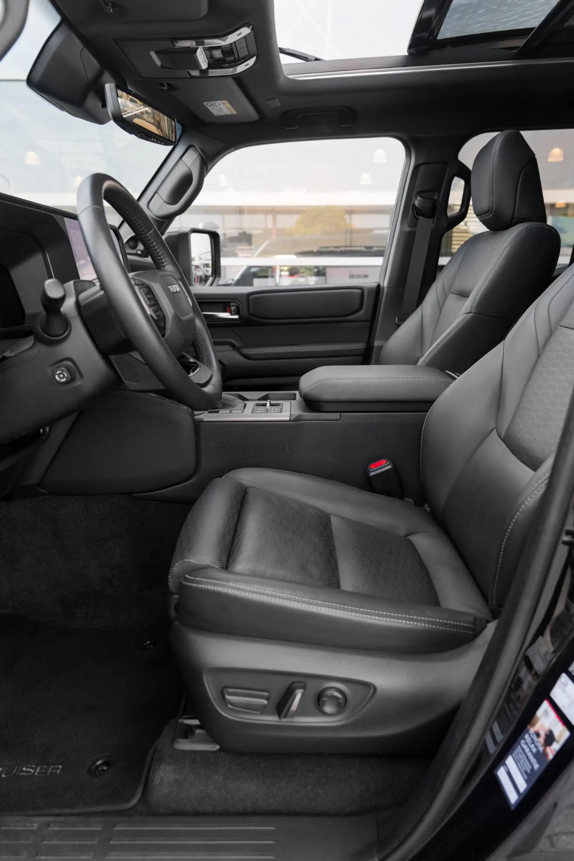 Toyota Land Cruiser 2.8 D-4D Standard Roof Window Van Navigator — photo 13