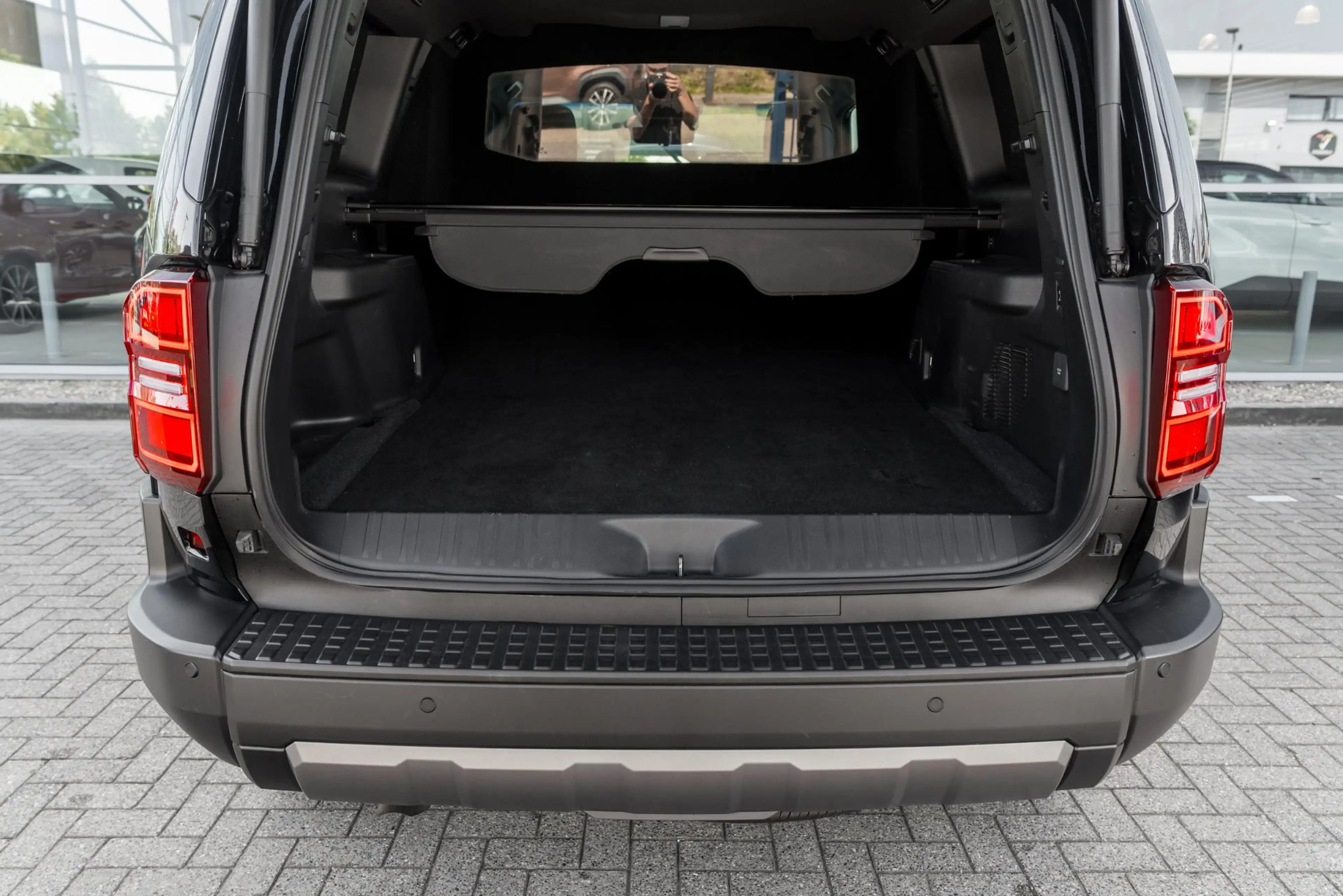 Toyota Land Cruiser 2.8 D-4D Standard Roof Window Van Navigator — photo 18