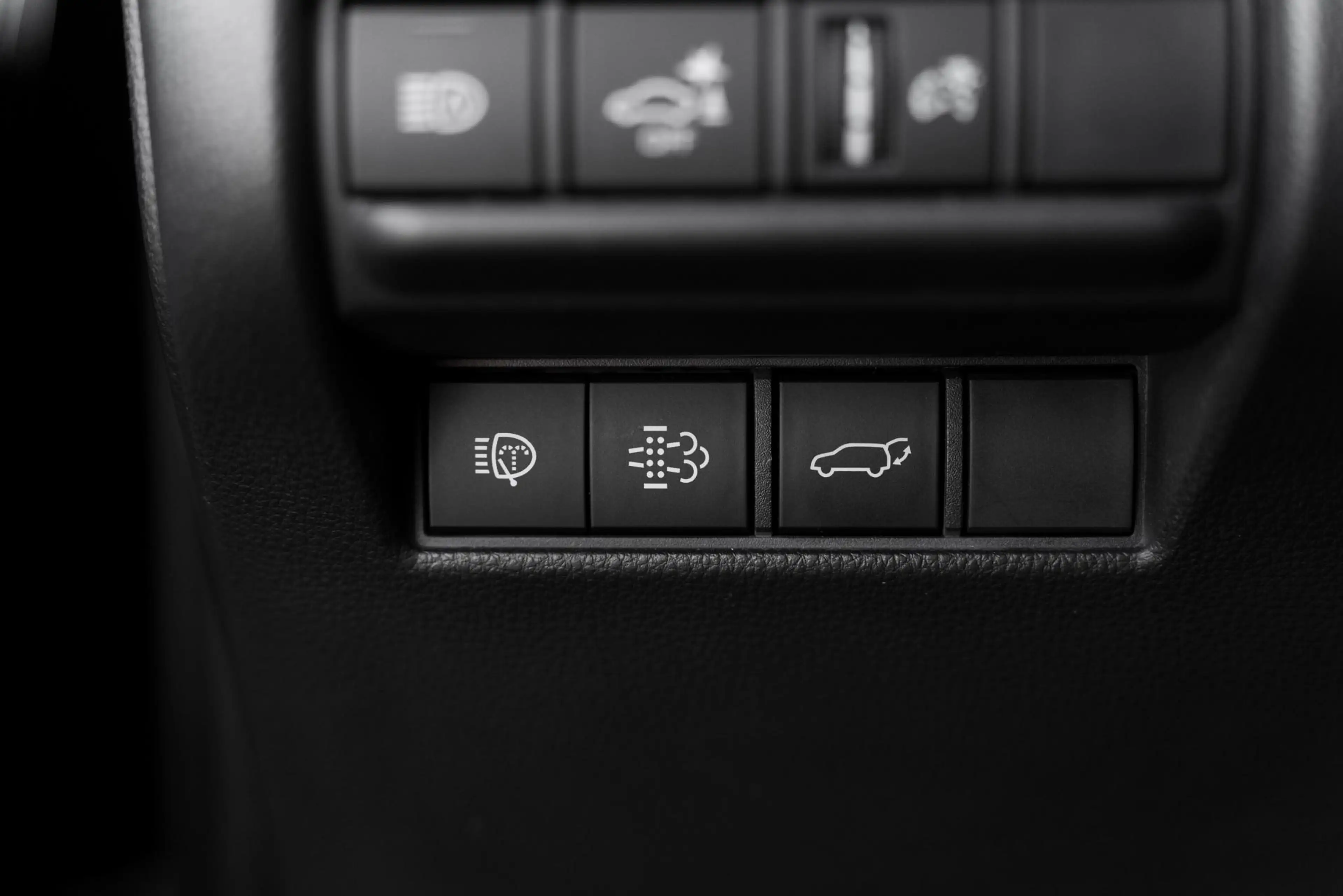 Toyota Land Cruiser 2.8 D-4D Standard Roof Window Van Navigator — photo 36