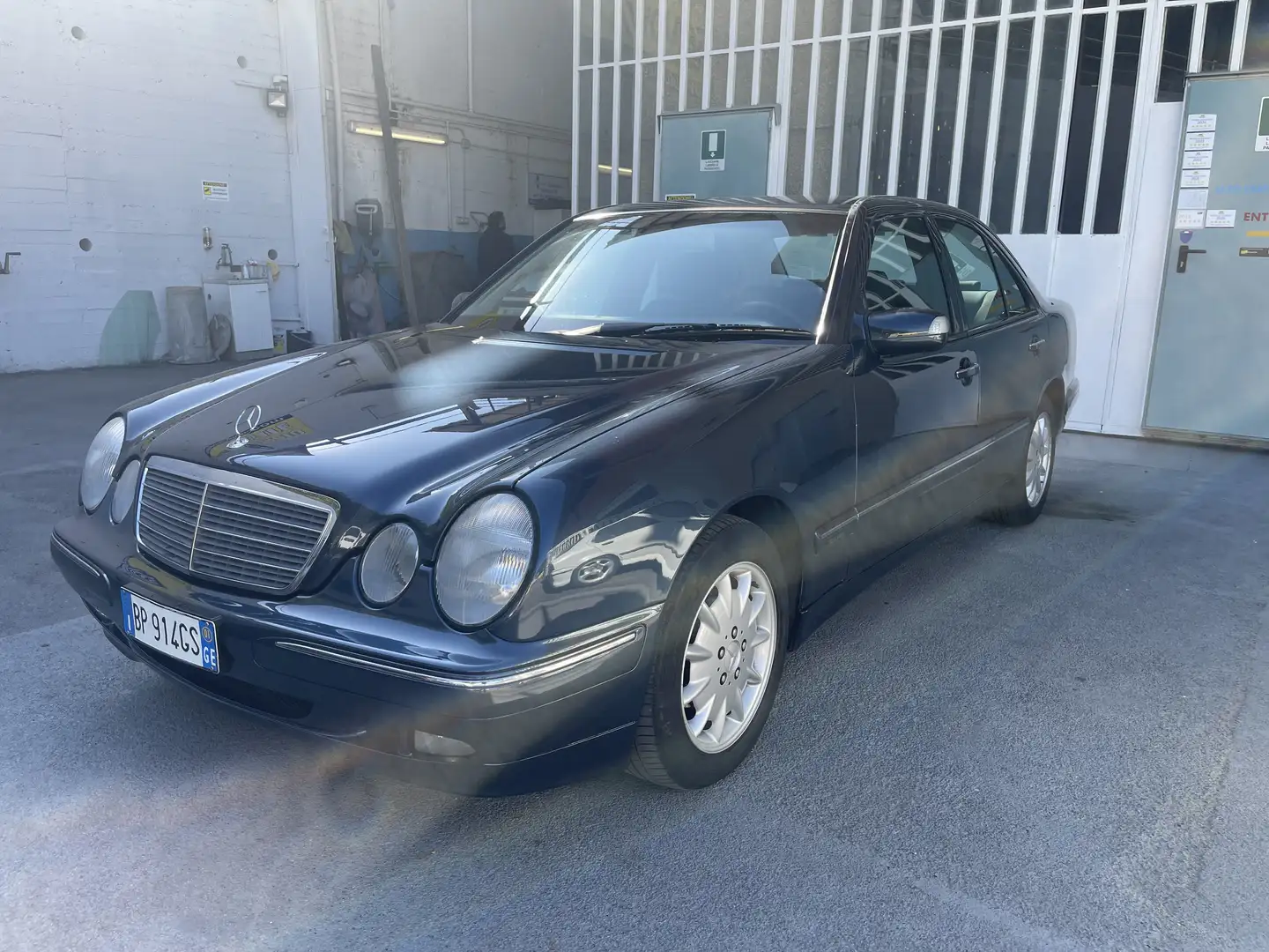 Mercedes-Benz E 200 KOMPRESSOR Bleu - 1