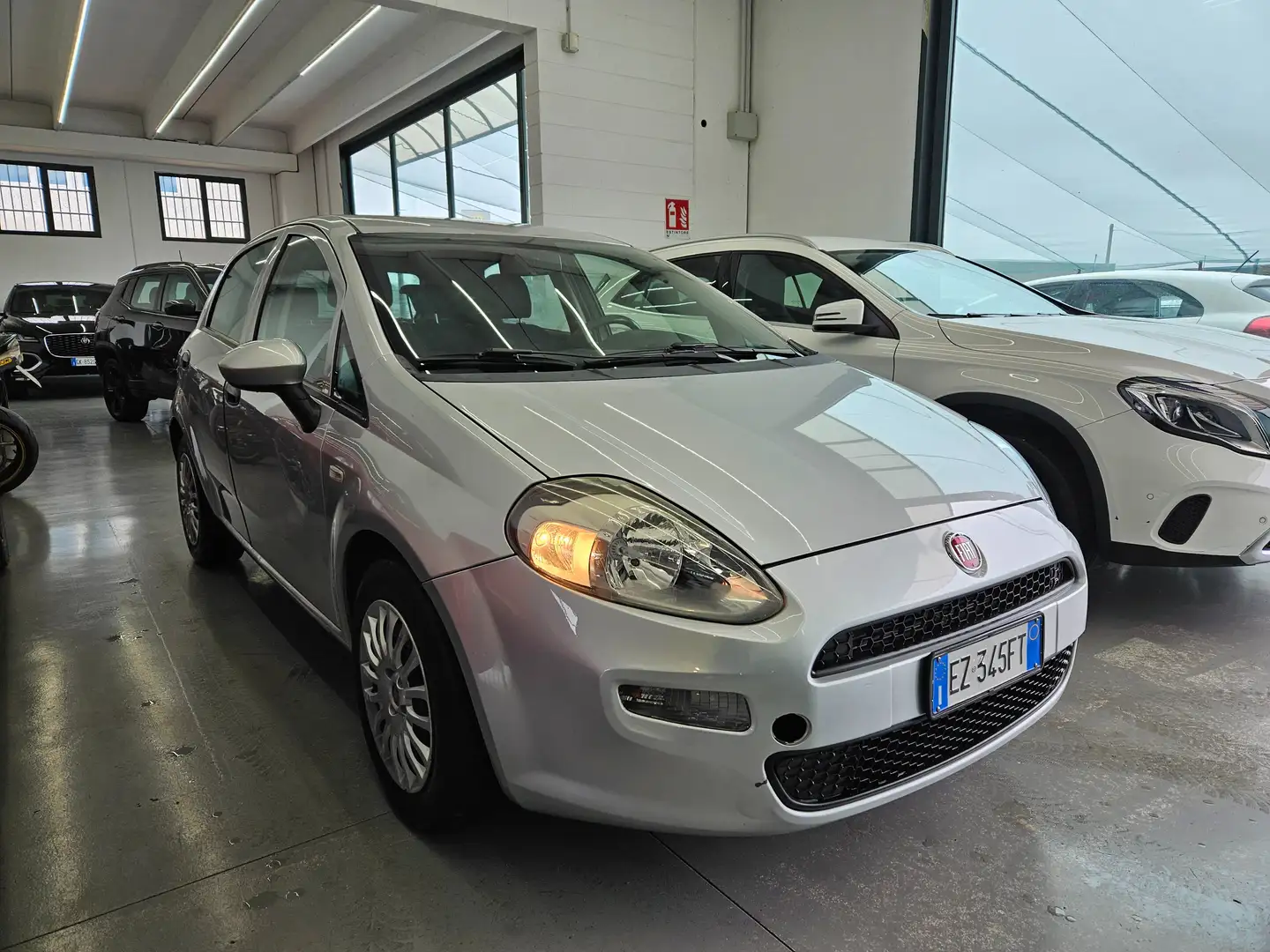 Fiat Punto Punto III 2012 5p 1.3 mjt II 16v Lounge eco s Plateado - 1