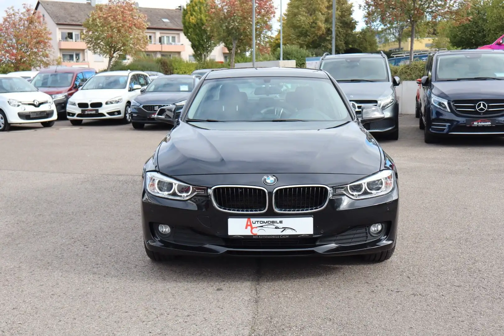 BMW 318 d Lim. Bixenon_KlimAut_Sitzhz_1.Hd_74TKM Schwarz - 2