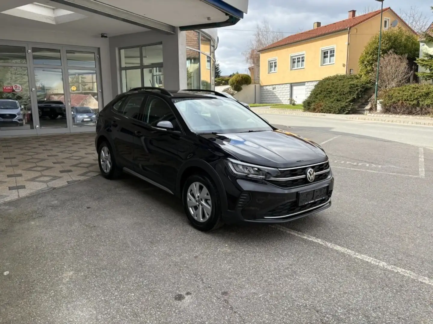 Volkswagen Taigo Life 1.0 TSI Schwarz - 2