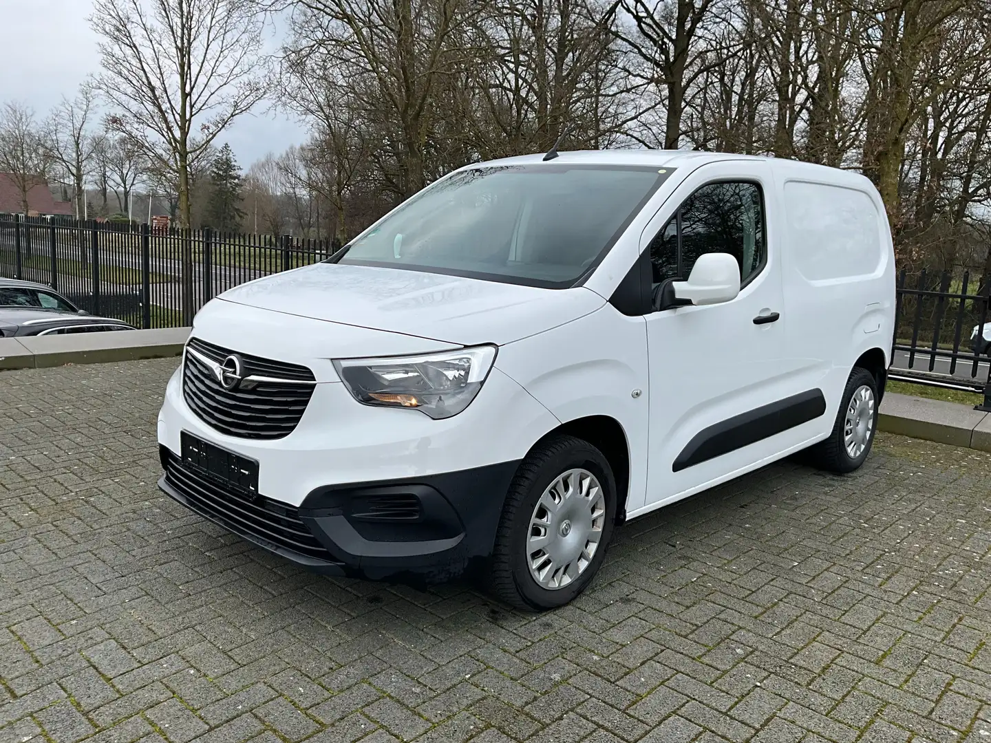 Opel Combo 1.5 Cargo L1 Edition Airco Wit - 1