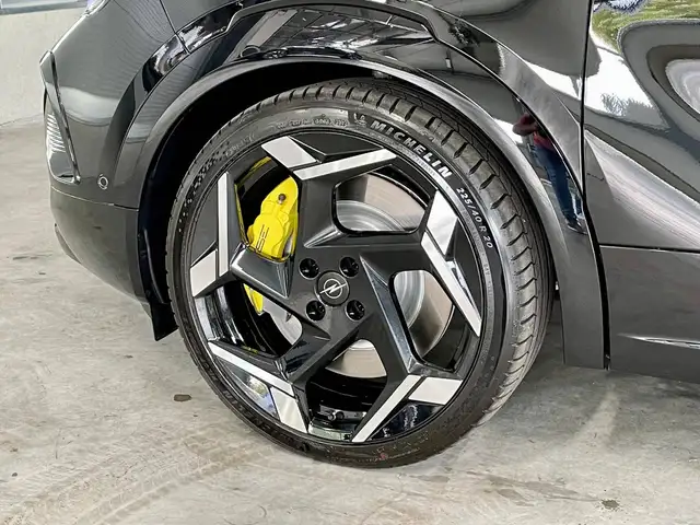 Opel Mokka-E view 9