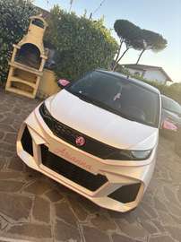 Allestimento GTO sportivo con cerchi in lega