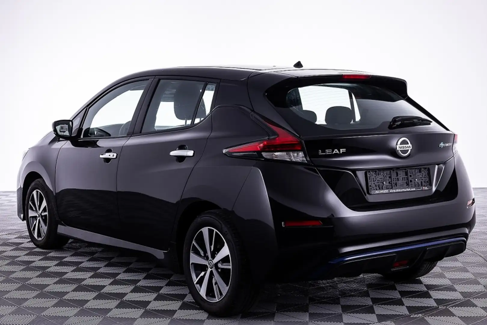 Nissan Leaf 40 kWh Acenta | NAVI | Zwart - 2