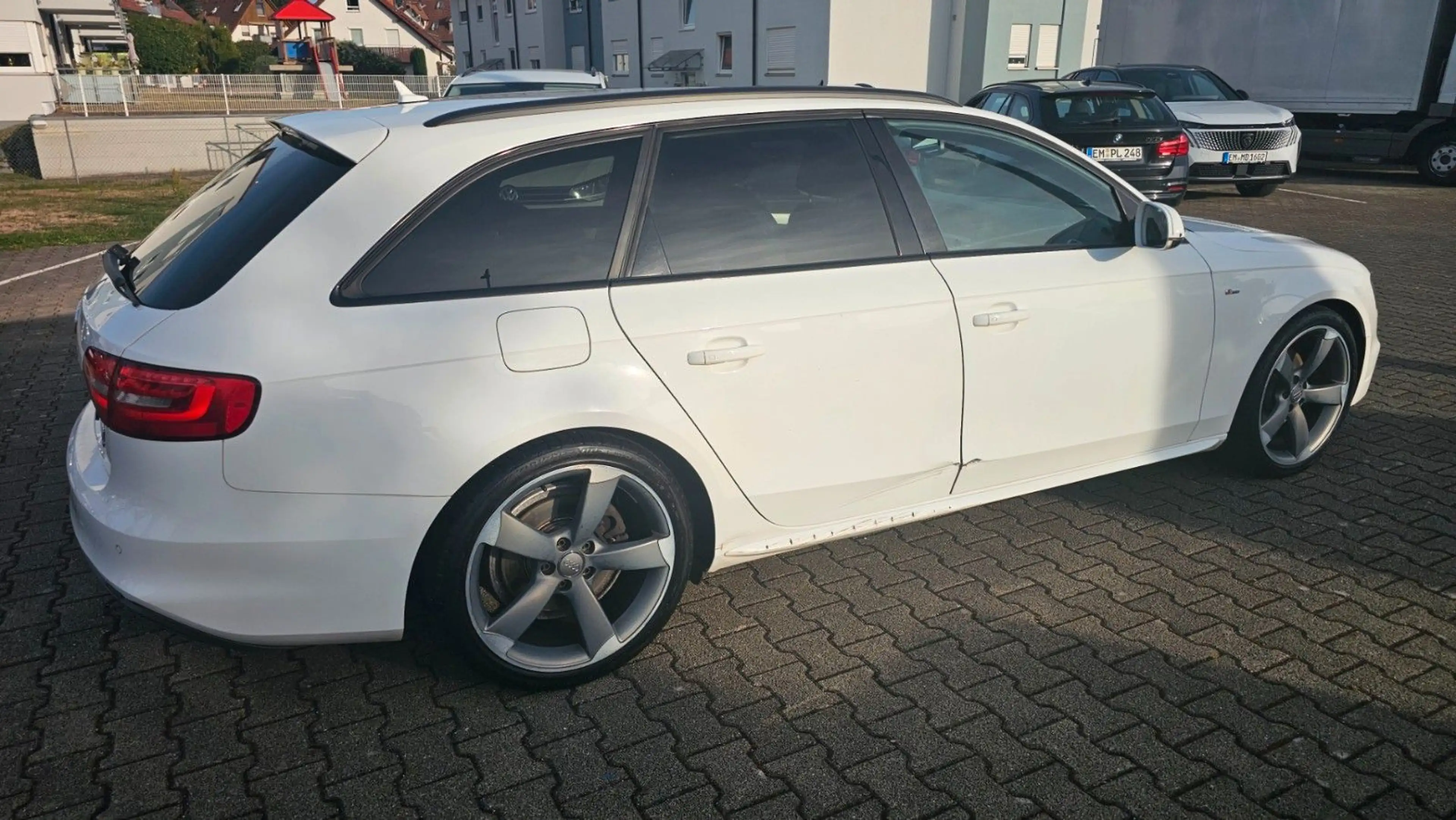 Audi A4 S-line Sportpaket / plus quattro / Xenon / Navi — photo 4