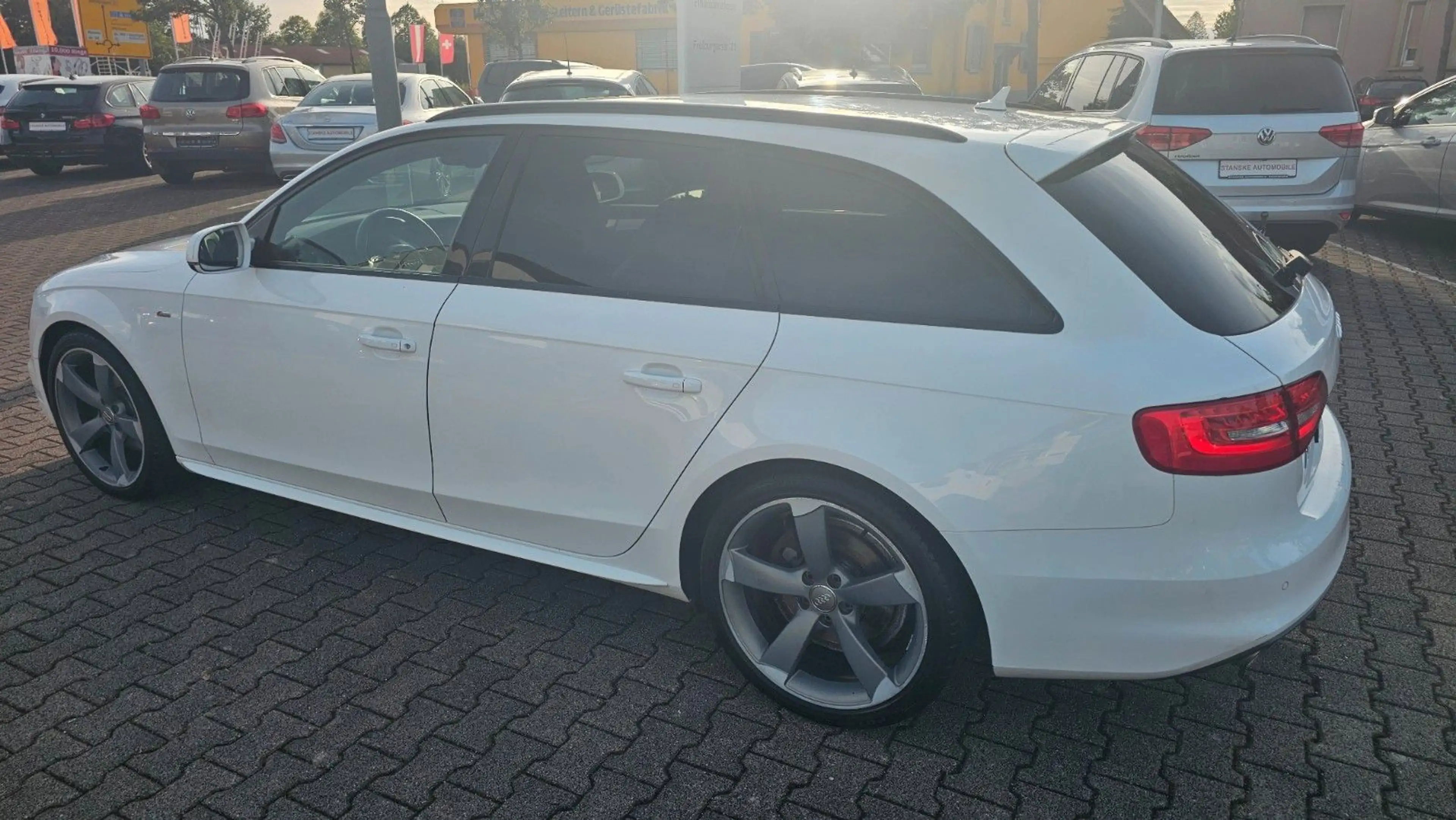Audi A4 S-line Sportpaket / plus quattro / Xenon / Navi — photo 6