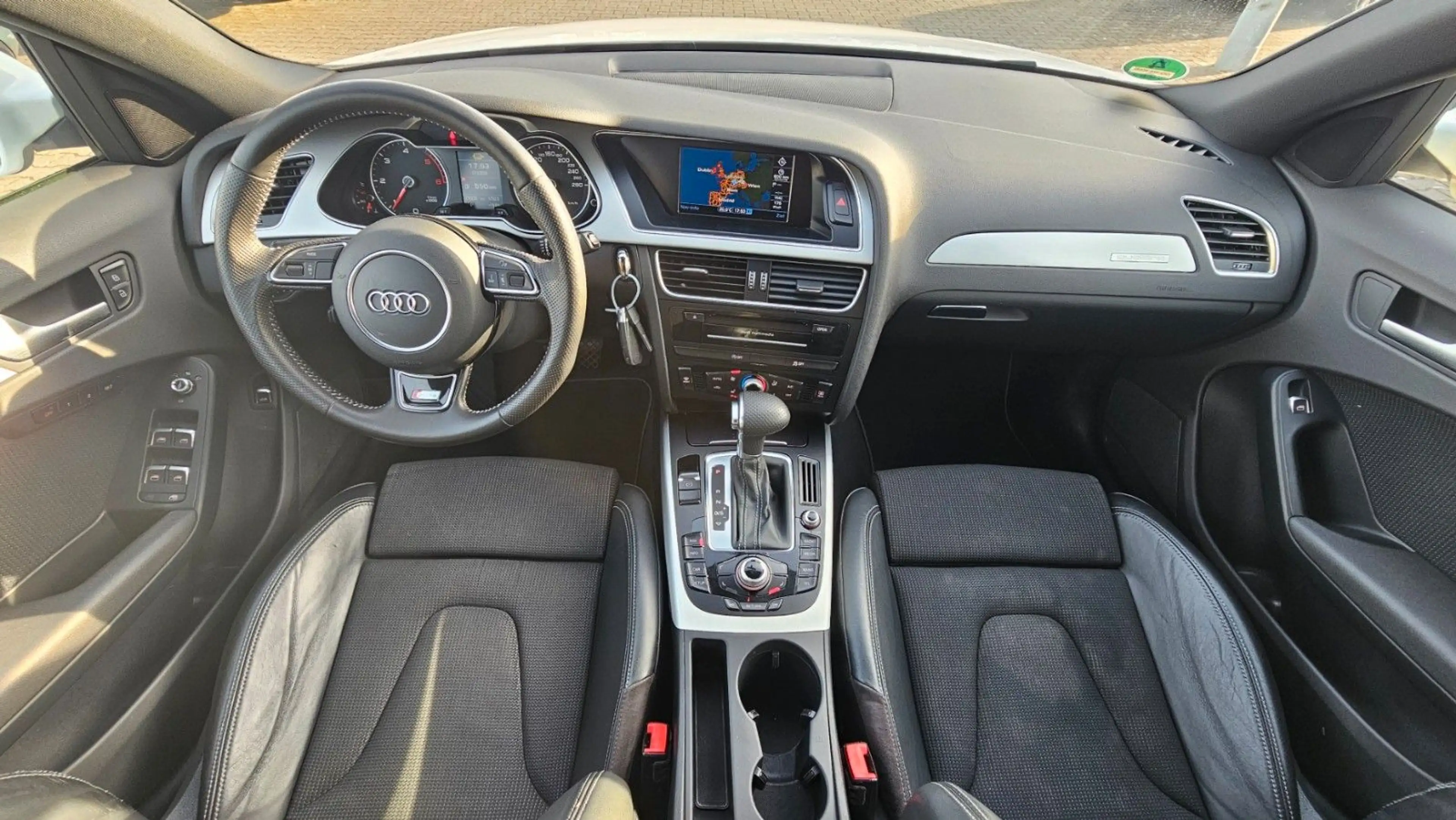 Audi A4 S-line Sportpaket / plus quattro / Xenon / Navi — photo 12