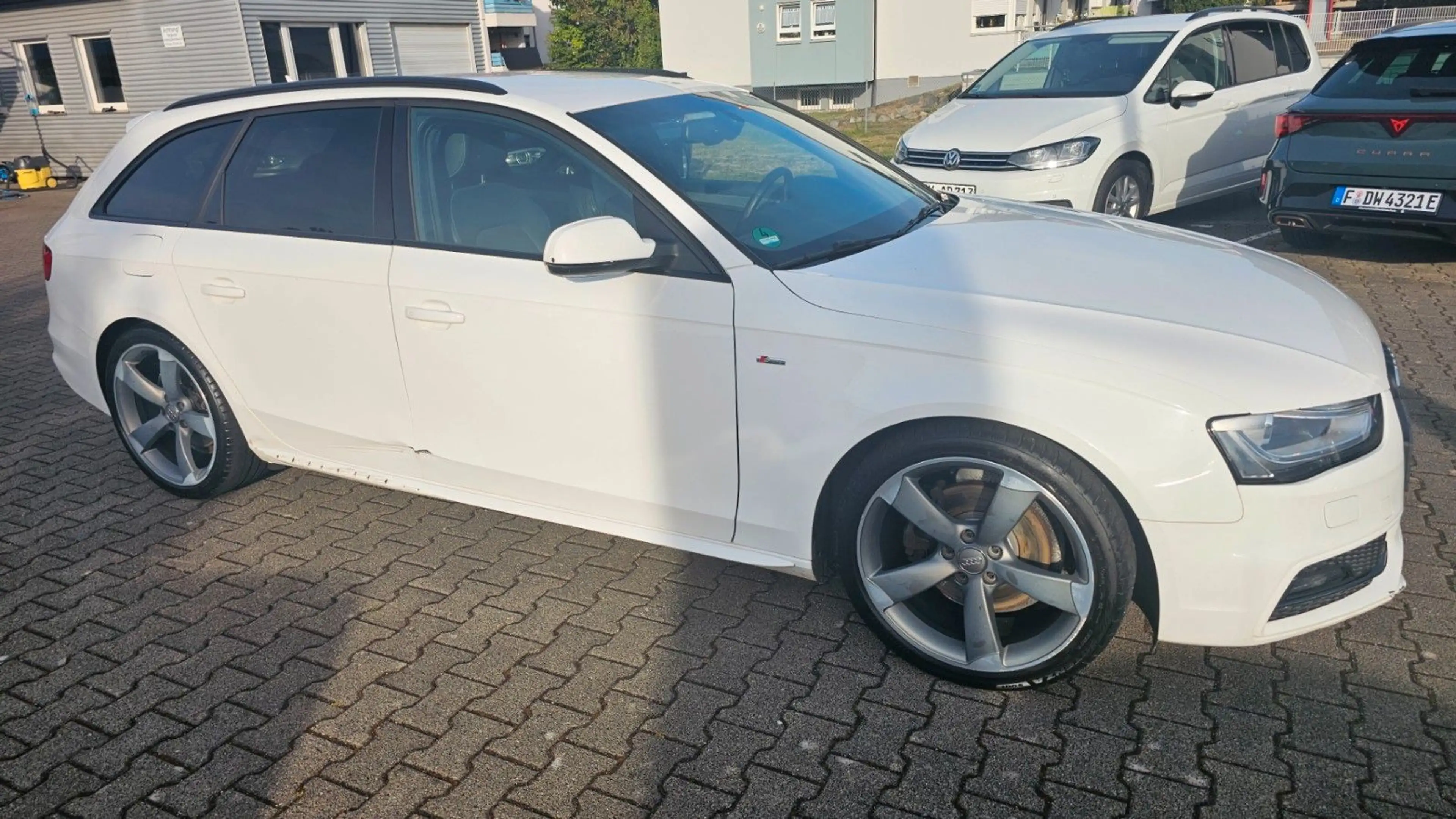 Audi A4 S-line Sportpaket / plus quattro / Xenon / Navi — photo 3