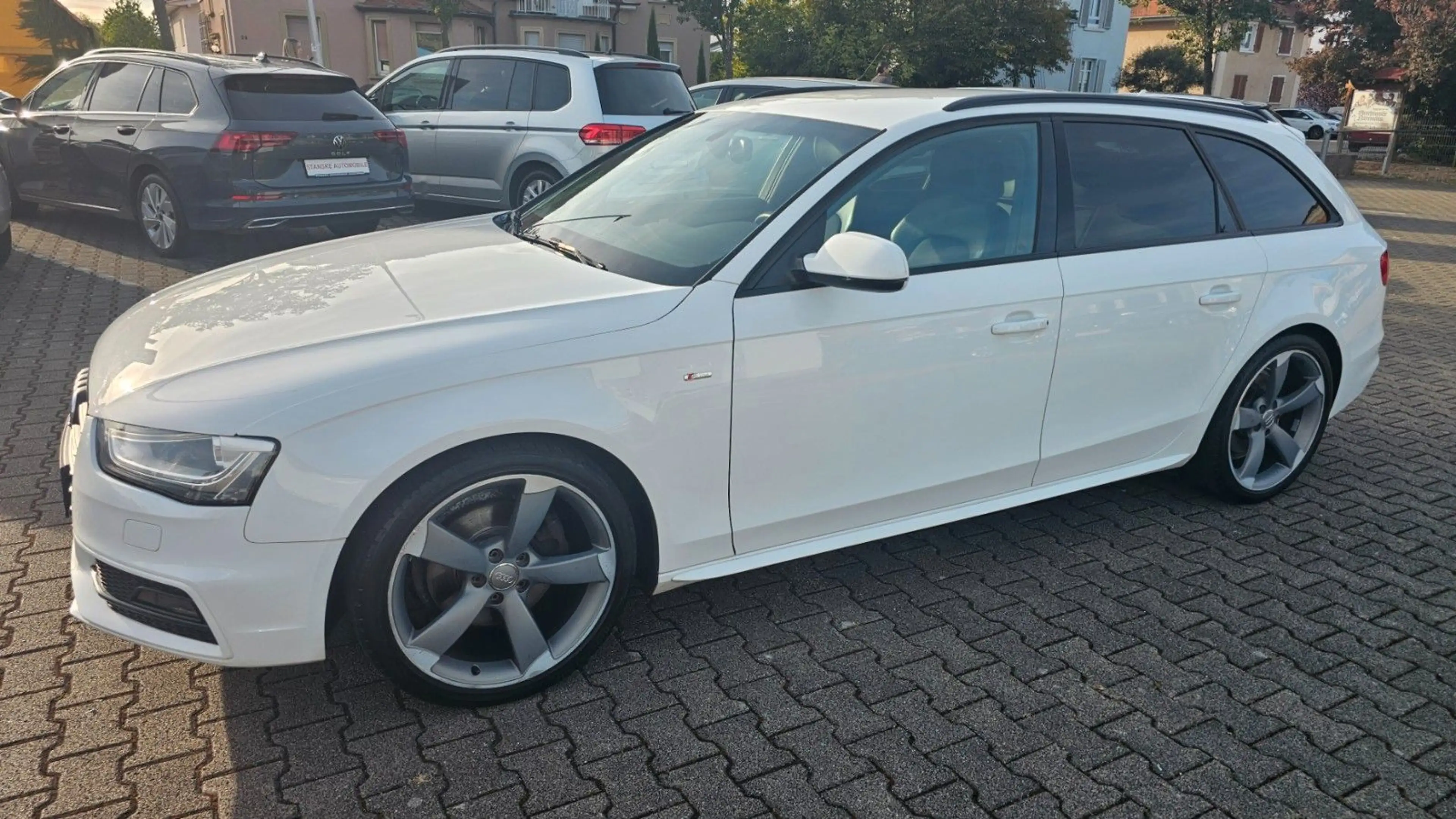 Audi A4 S-line Sportpaket / plus quattro / Xenon / Navi